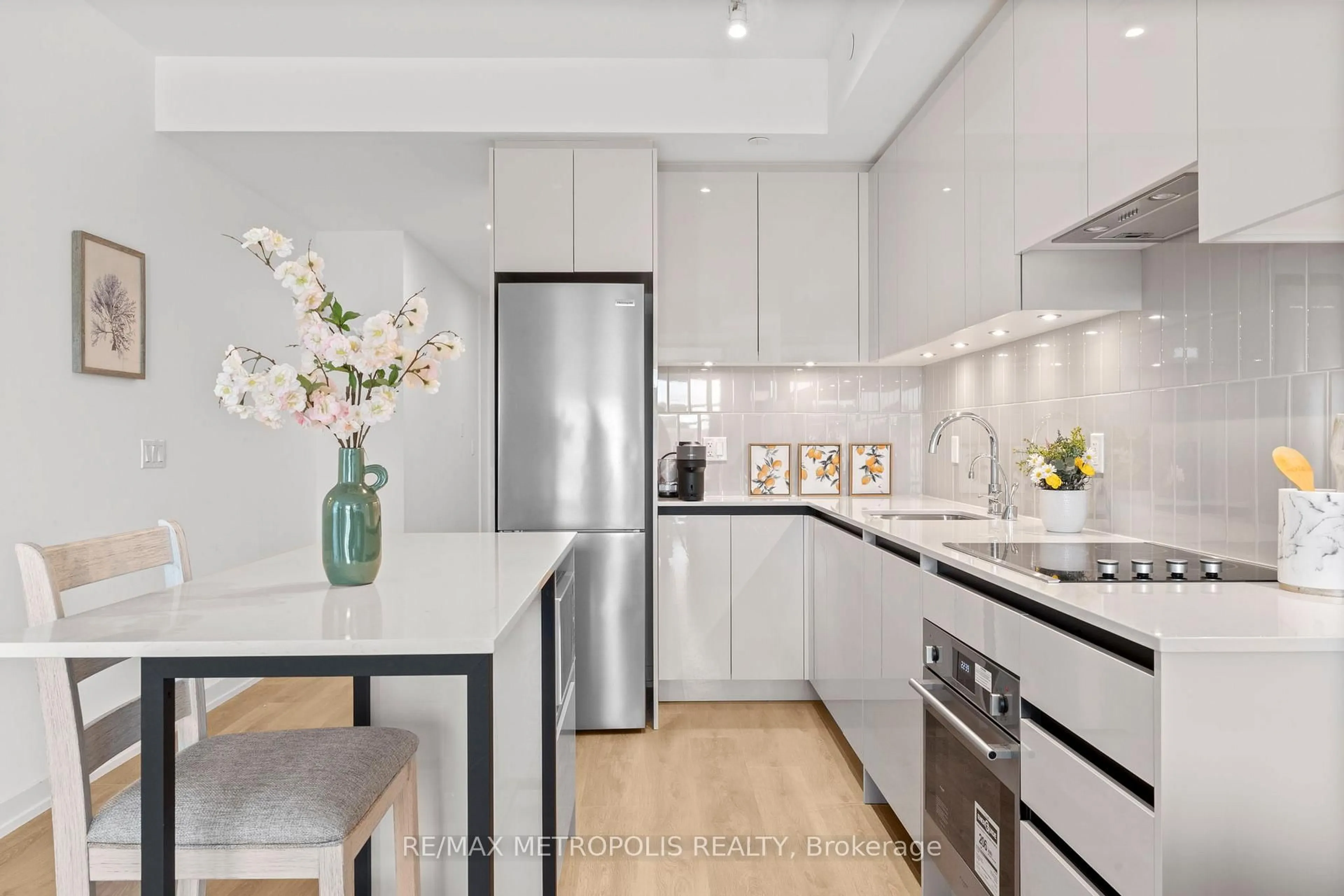 Contemporary kitchen, unknown for 8 Beverley Glen Blvd #303, Vaughan Ontario L4J 0L5