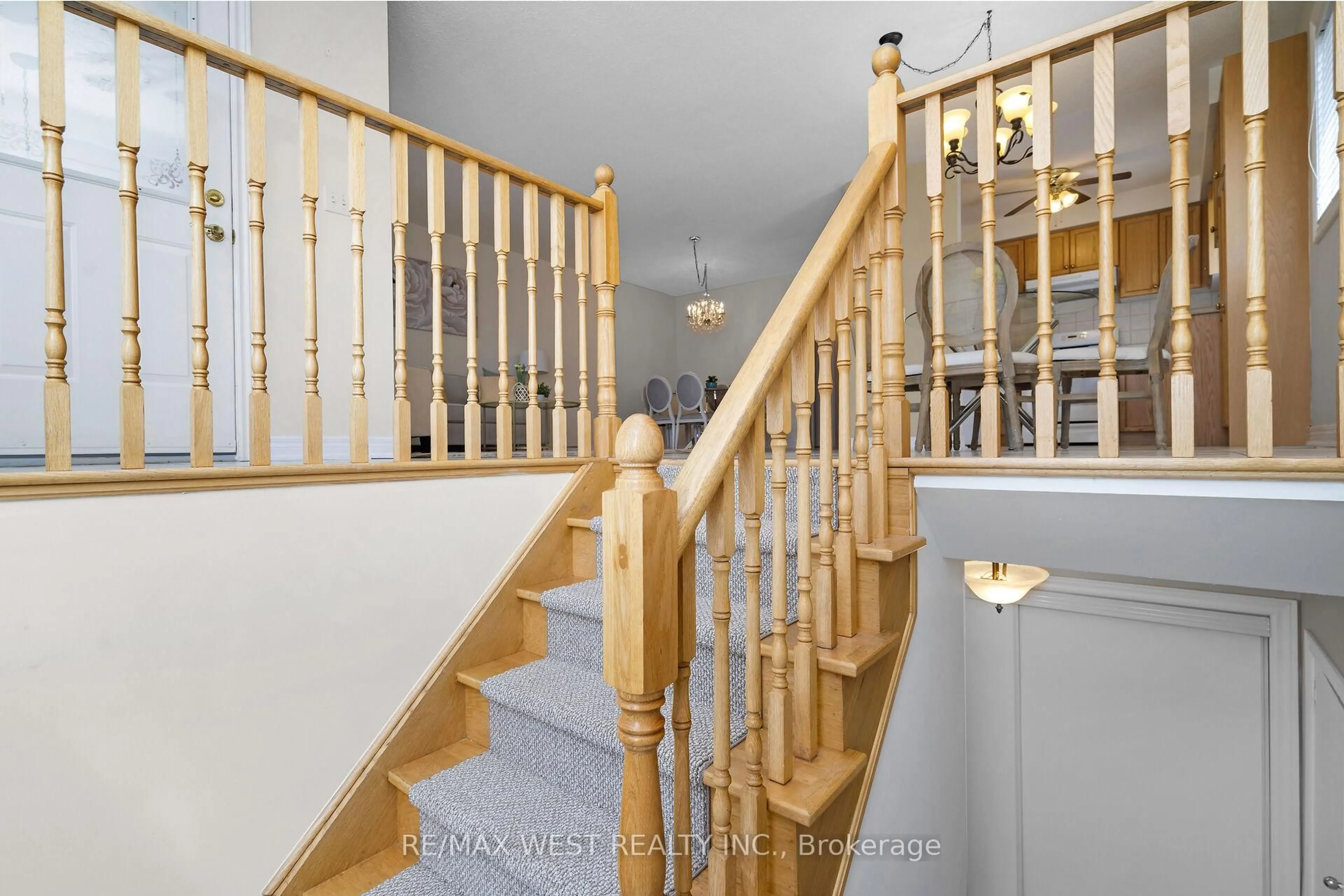 Indoor foyer for 362 Avro Rd, Vaughan Ontario L6A 3R4