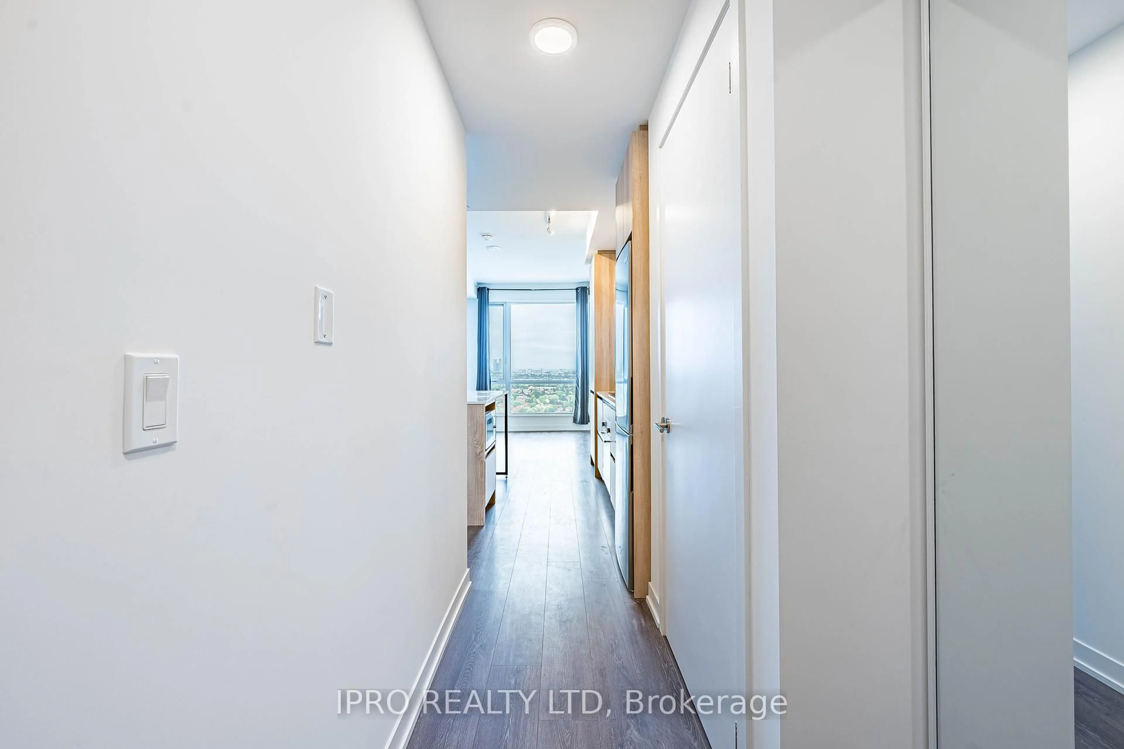 Indoor entryway for 7950 Bathurst St #2112, Vaughan Ontario L4J 0B8