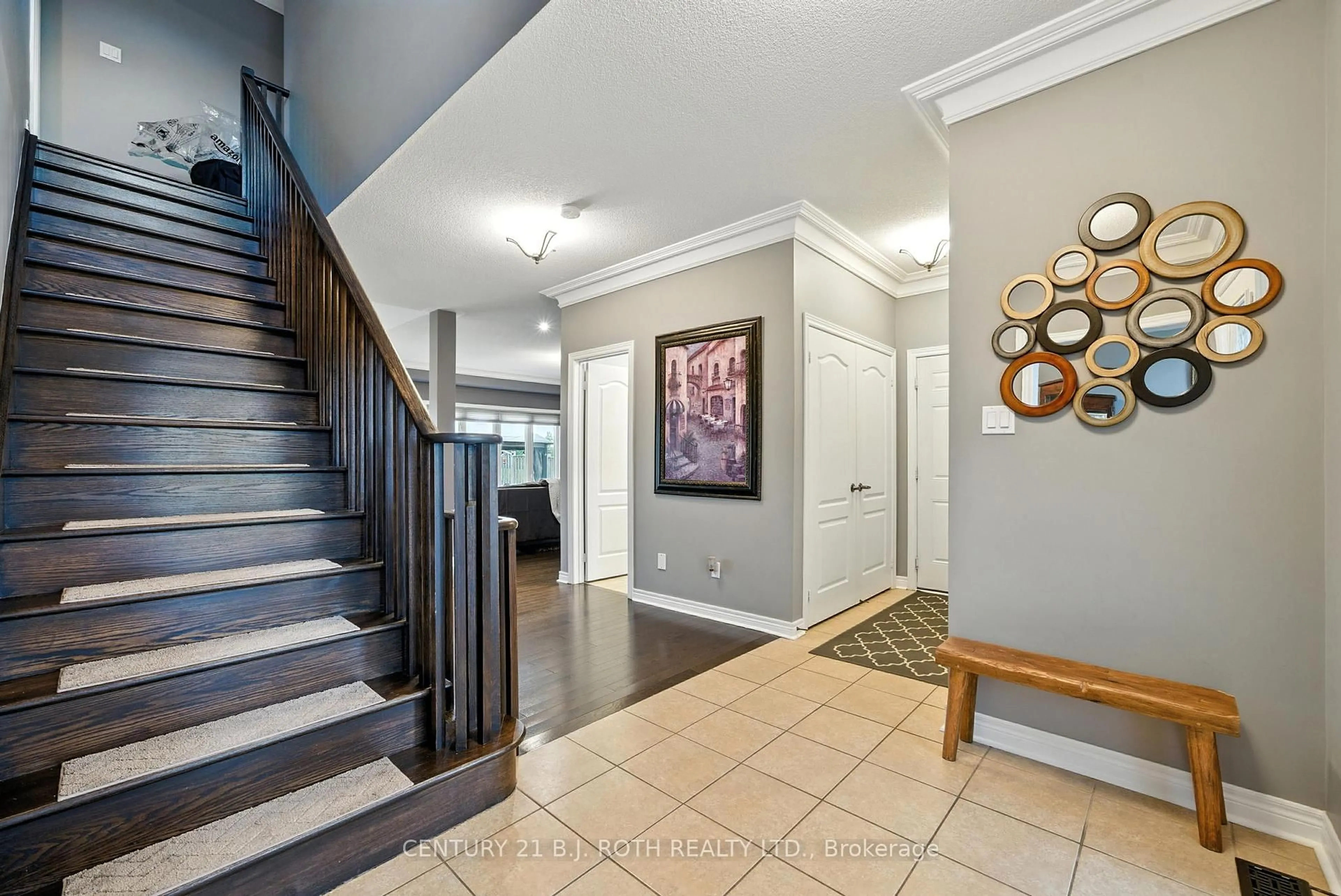 Indoor foyer for 71 Nelkydd Lane, Uxbridge Ontario L9P 0A2