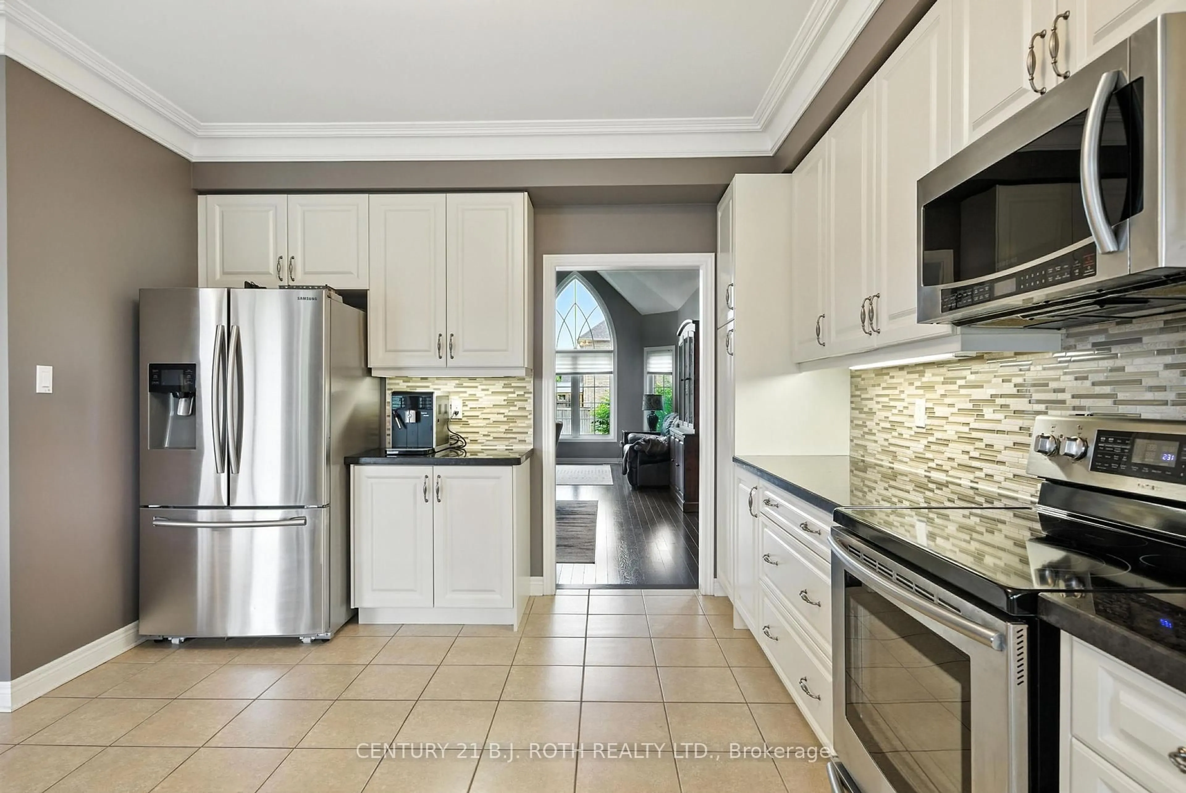 Open concept kitchen, ceramic/tile floor for 71 Nelkydd Lane, Uxbridge Ontario L9P 0A2