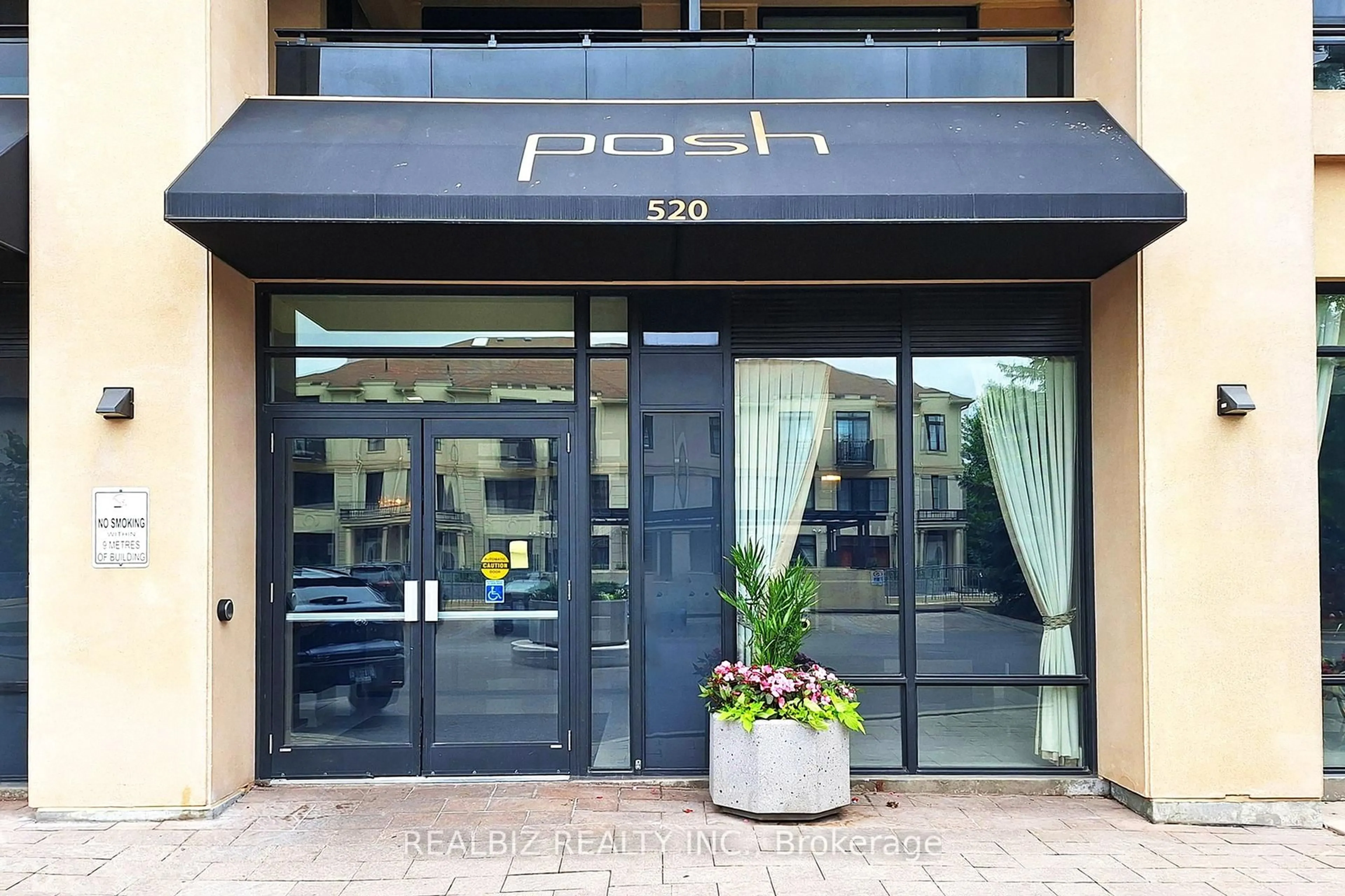 Patio, building for 520 Steeles Ave #604, Vaughan Ontario L4J 0H2