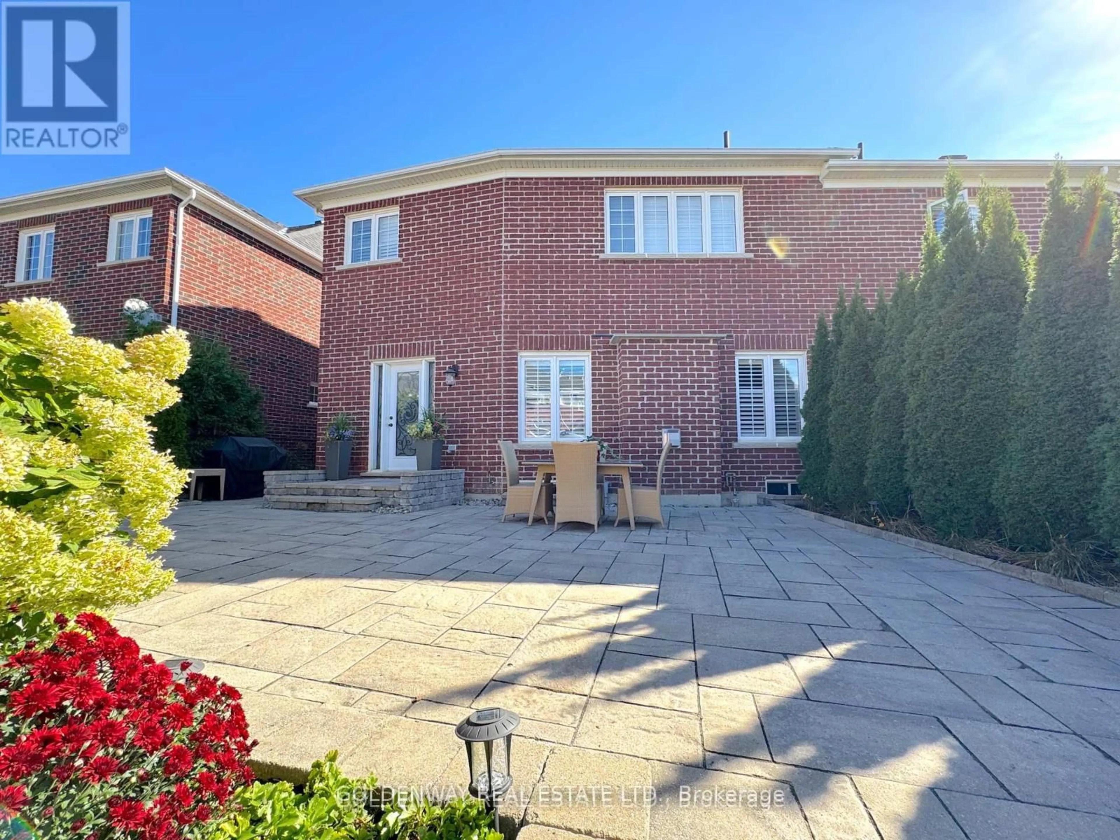 A pic from outside/outdoor area/front of a property/back of a property/a pic from drone, street for 215 Angus Glen Blvd, Markham Ontario L6C 0K1