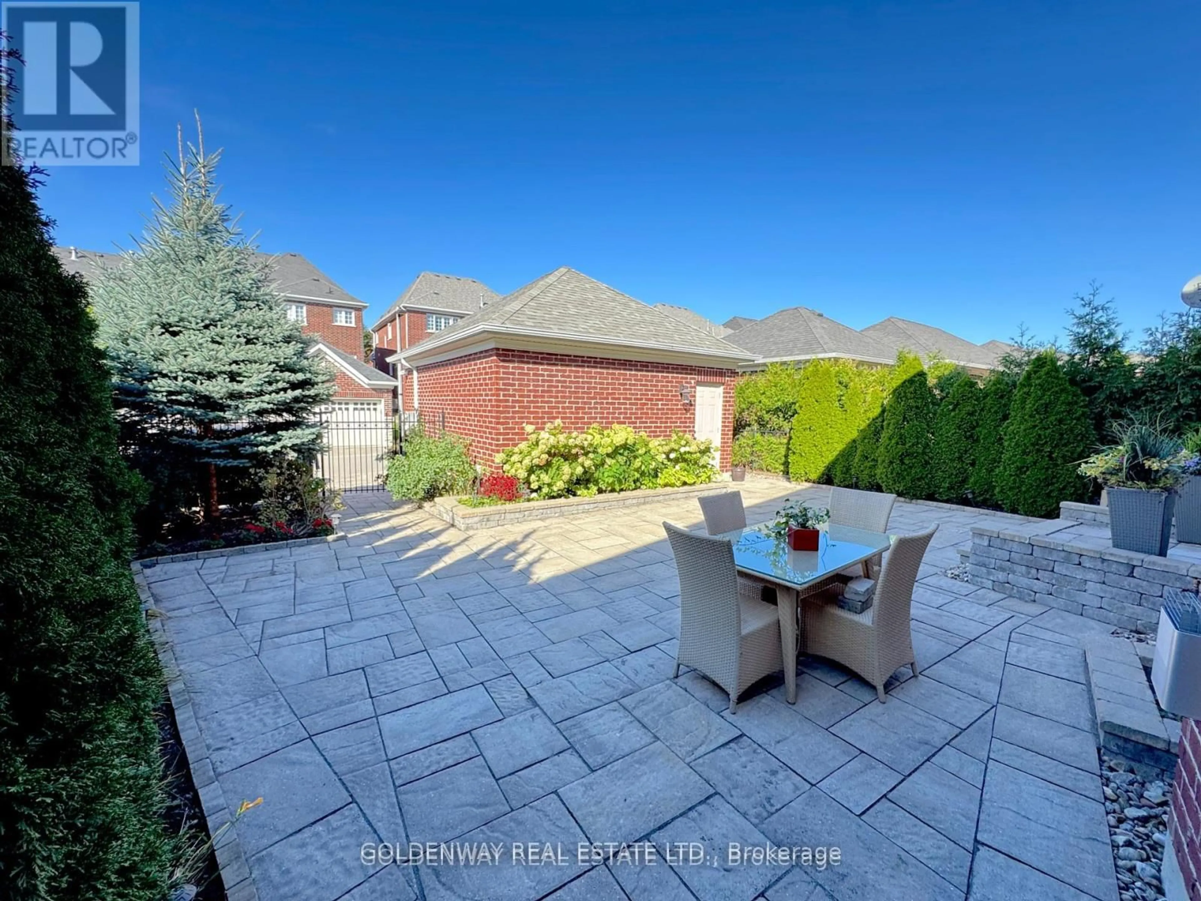Patio, street for 215 Angus Glen Blvd, Markham Ontario L6C 0K1