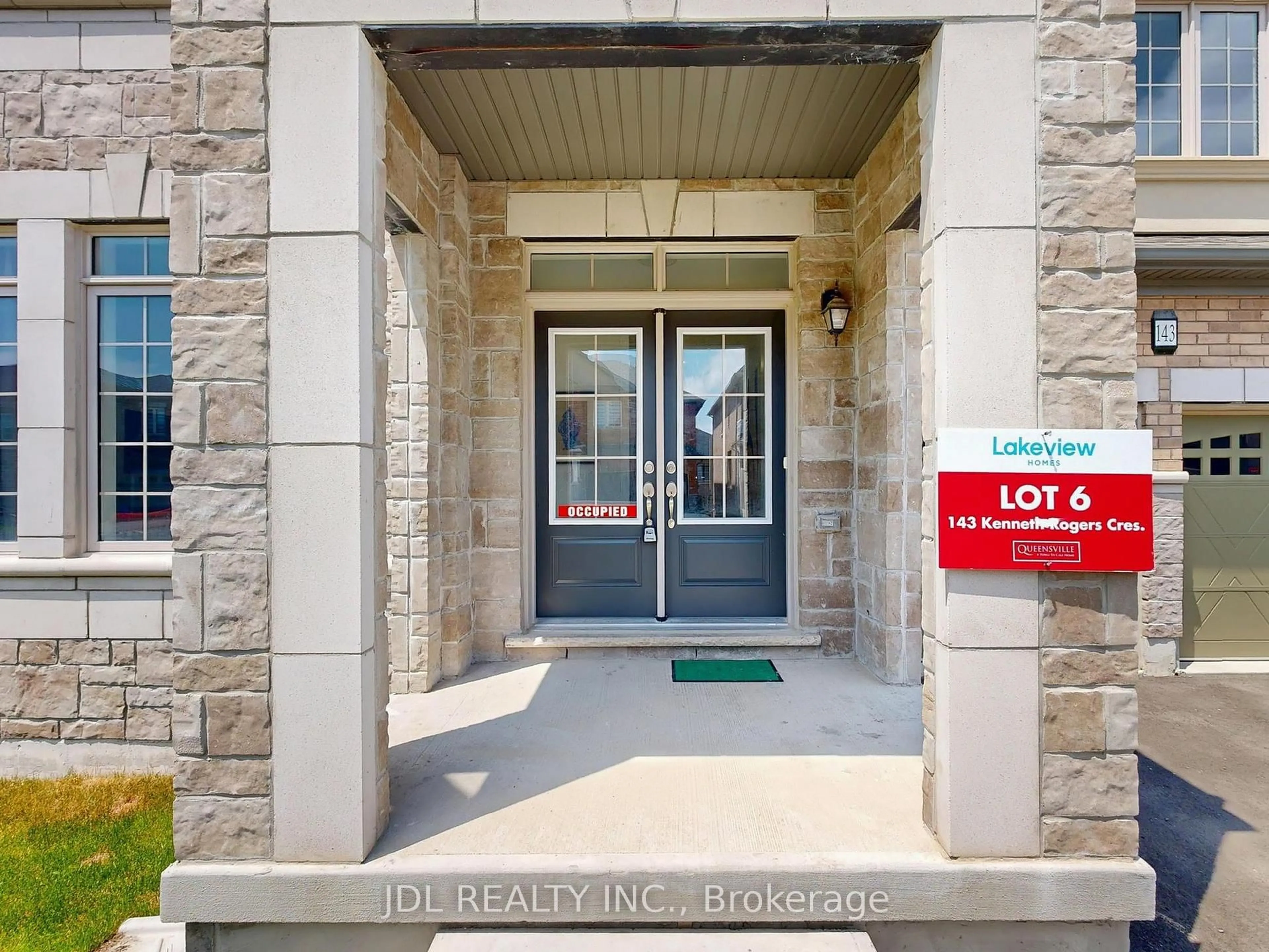 Indoor entryway for 143 Kenneth Rogers Cres, East Gwillimbury Ontario L9S 0S1