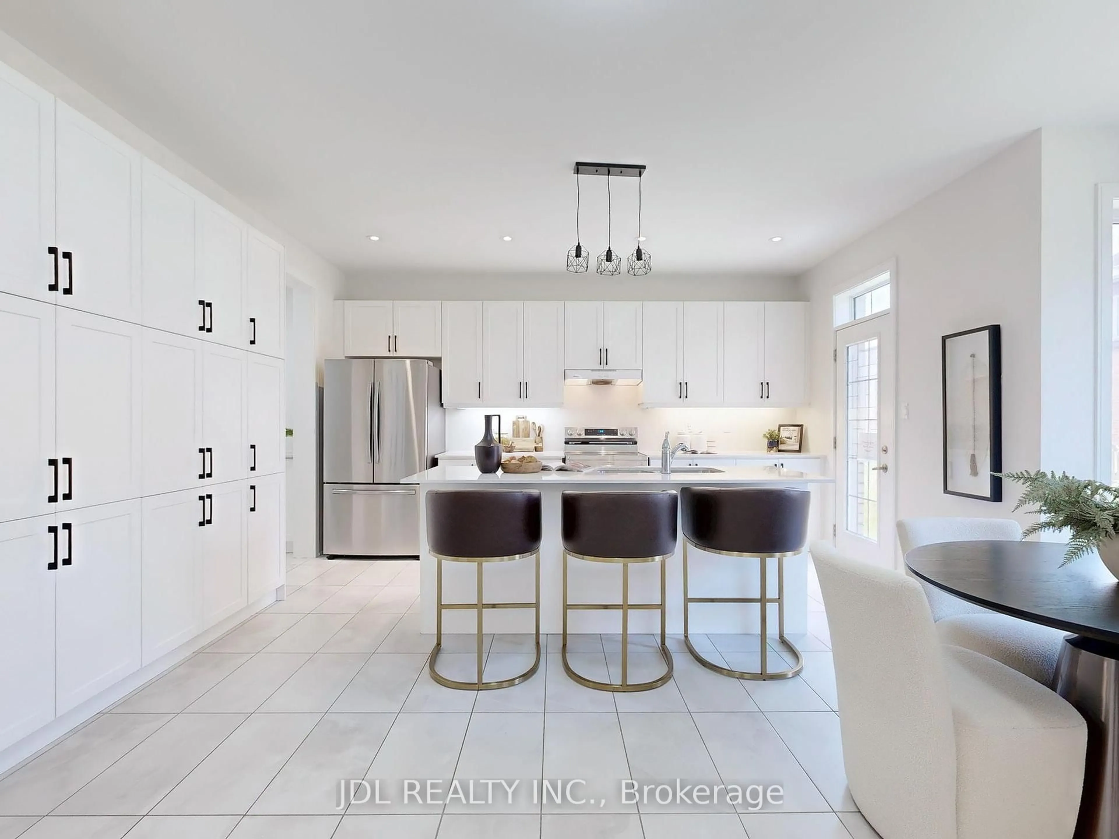 Contemporary kitchen, ceramic/tile floor for 143 Kenneth Rogers Cres, East Gwillimbury Ontario L9S 0S1