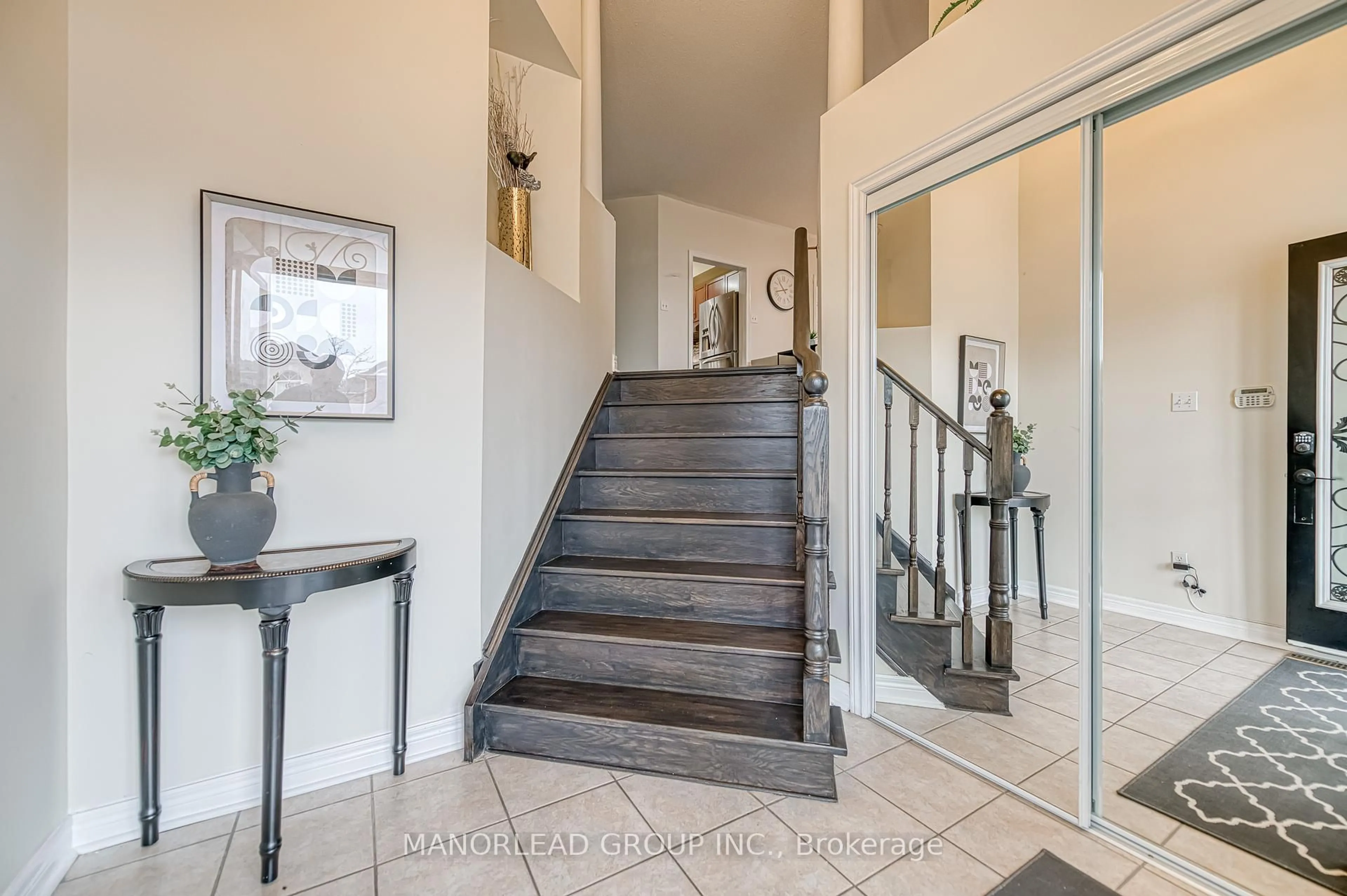 Indoor entryway for 34 Tierra Ave, Vaughan Ontario L6A 2Z6