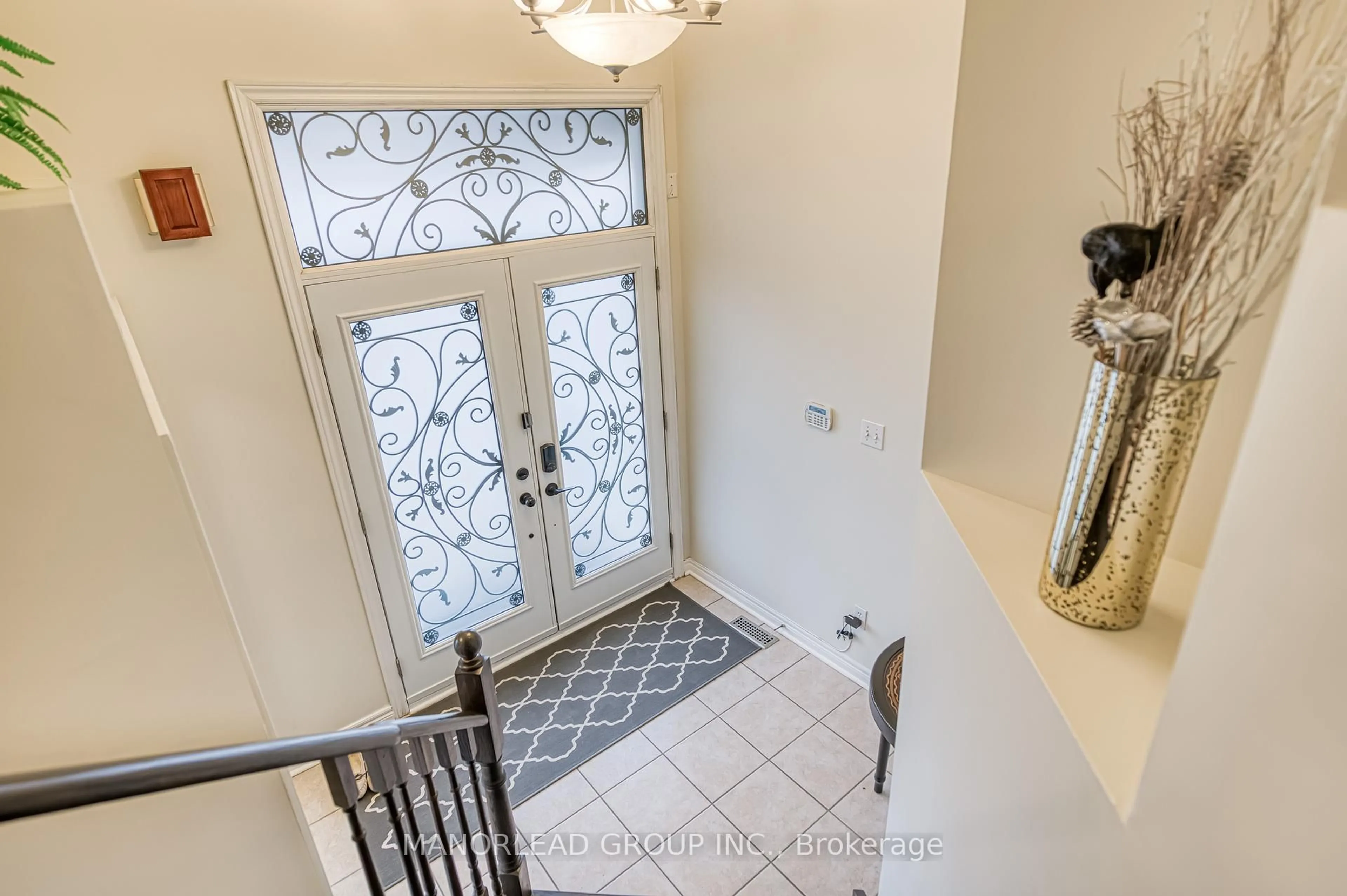 Indoor entryway for 34 Tierra Ave, Vaughan Ontario L6A 2Z6