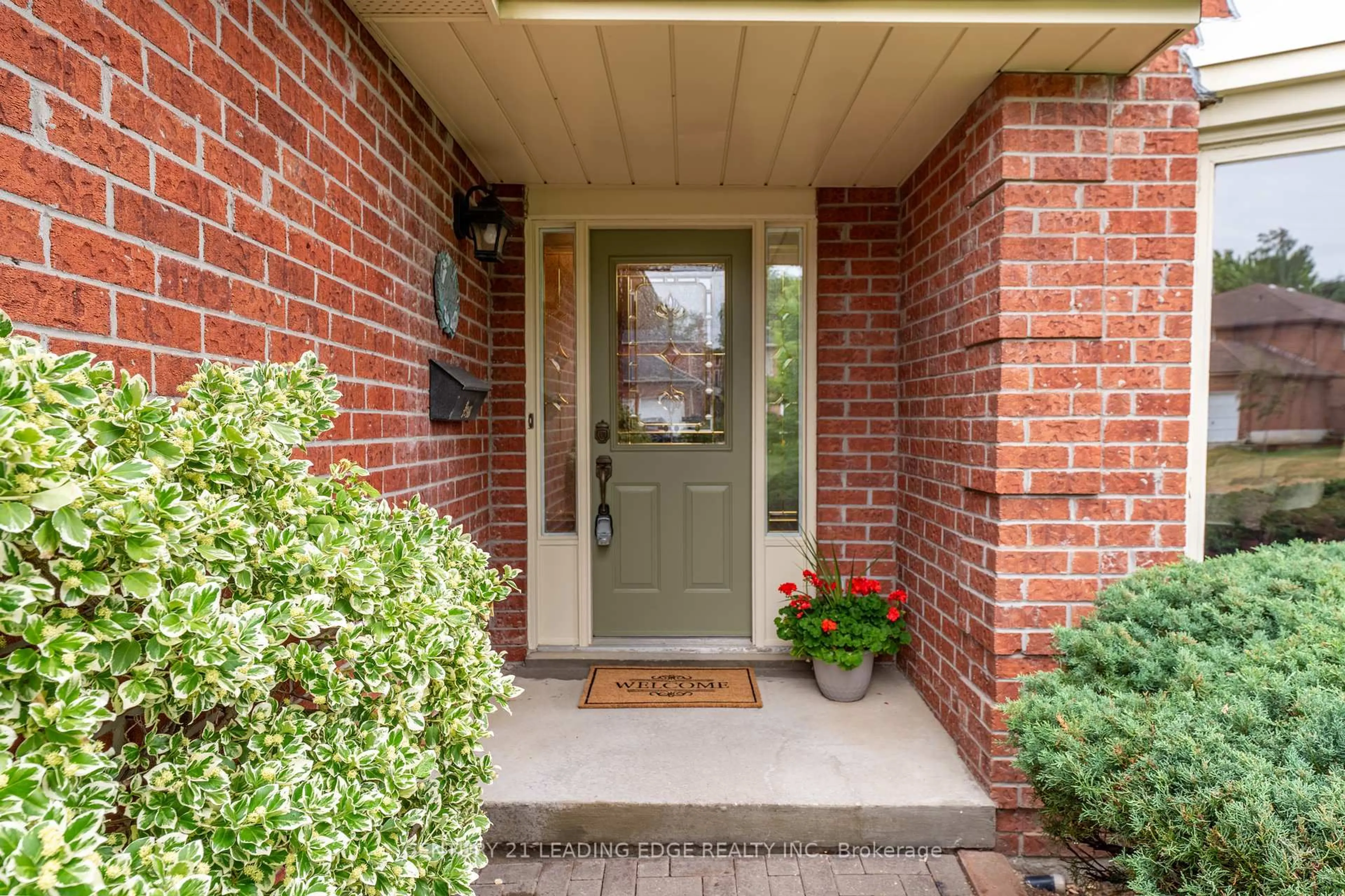 Home with brick exterior material, street for 52 Bryant Rd, Markham Ontario L3P 5Z2