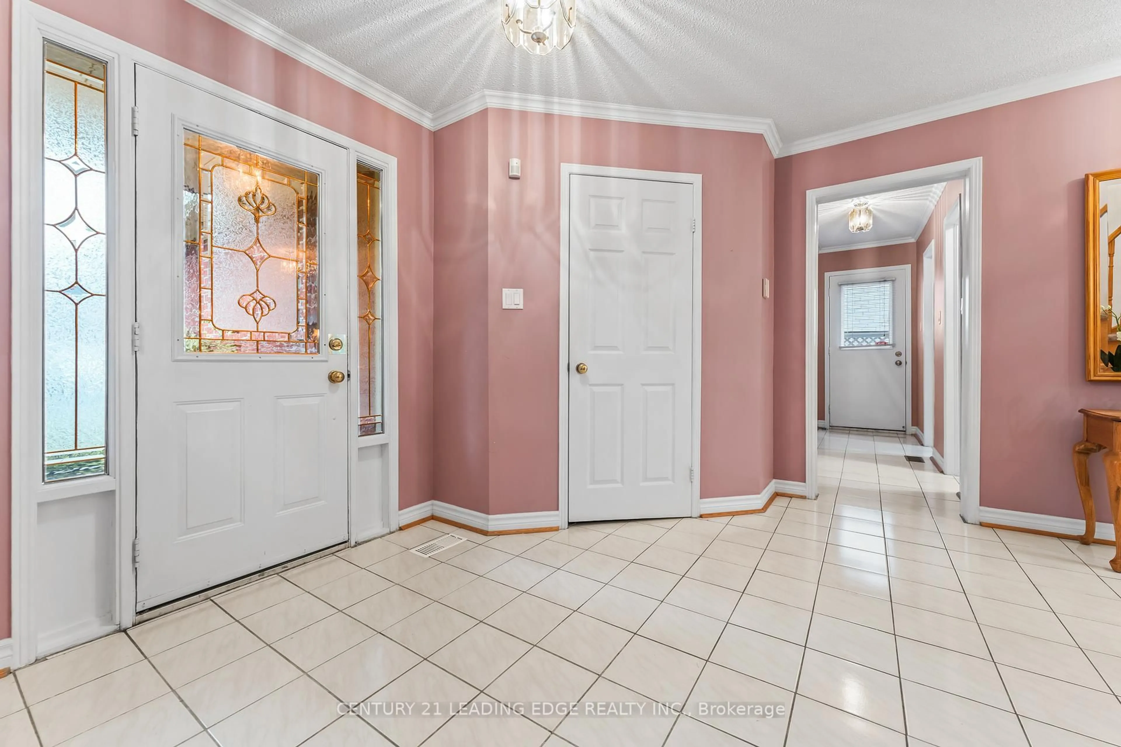 Indoor entryway for 52 Bryant Rd, Markham Ontario L3P 5Z2