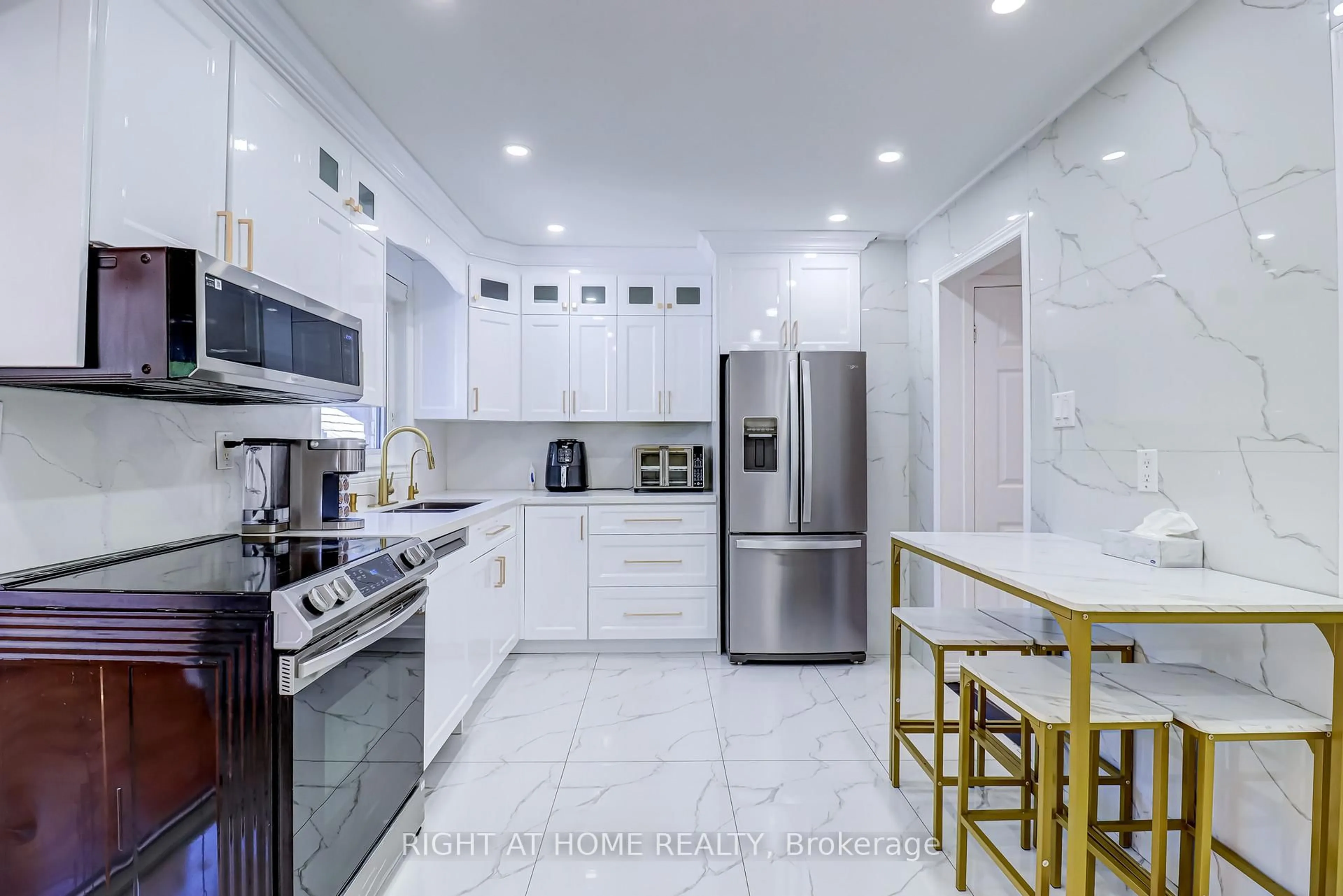 Contemporary kitchen, ceramic/tile floor for 63 Cog Hill Dr, Vaughan Ontario L4K 1M6
