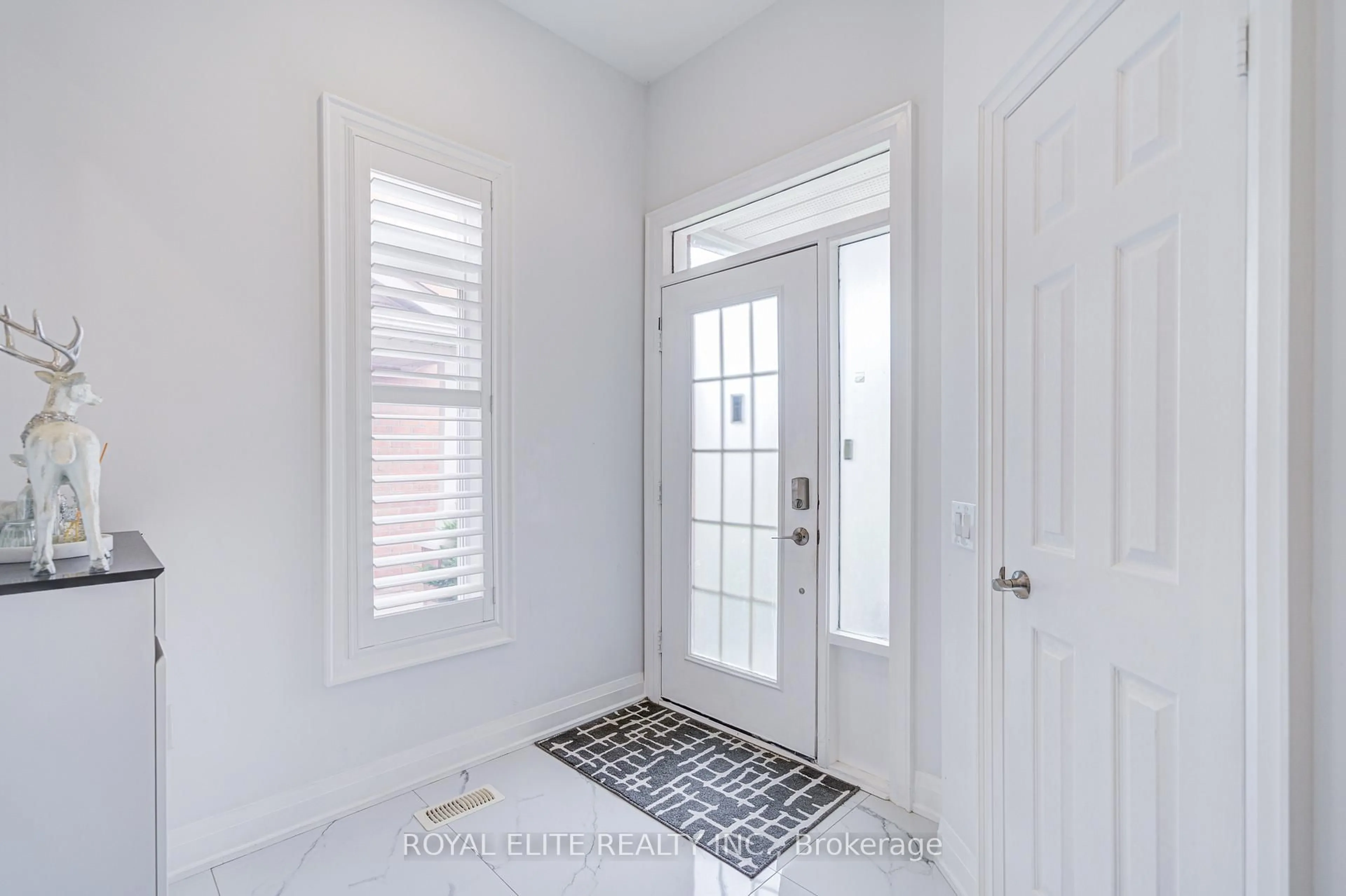 Indoor entryway for 88 Snowdon Circ, Markham Ontario L3P 7S5