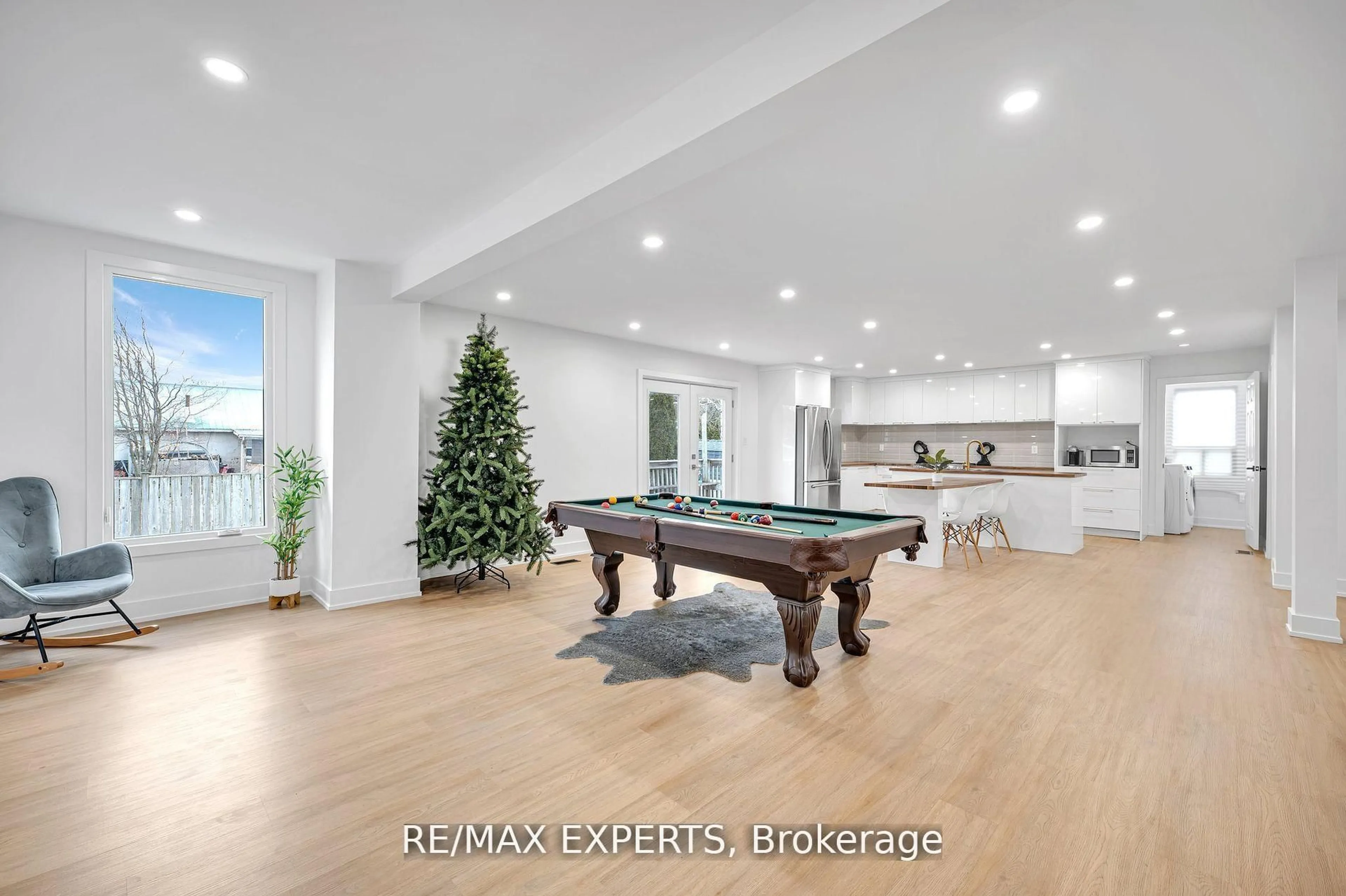 Unknown for 1004 Robinson St, Innisfil Ontario L0L 1C0