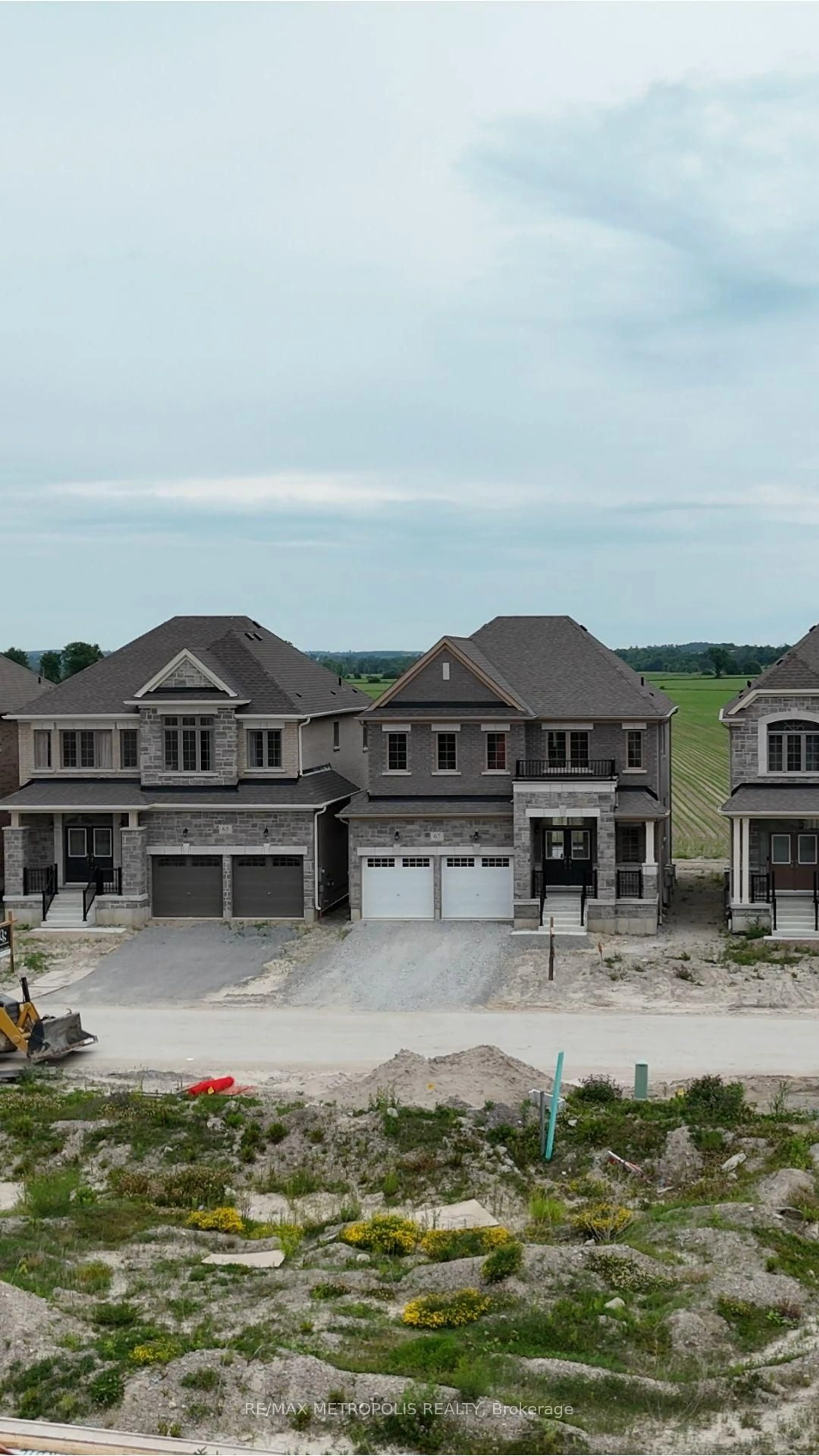 A pic from outside/outdoor area/front of a property/back of a property/a pic from drone, building for 67 BRETHET Hts, New Tecumseth Ontario L0G 1A0