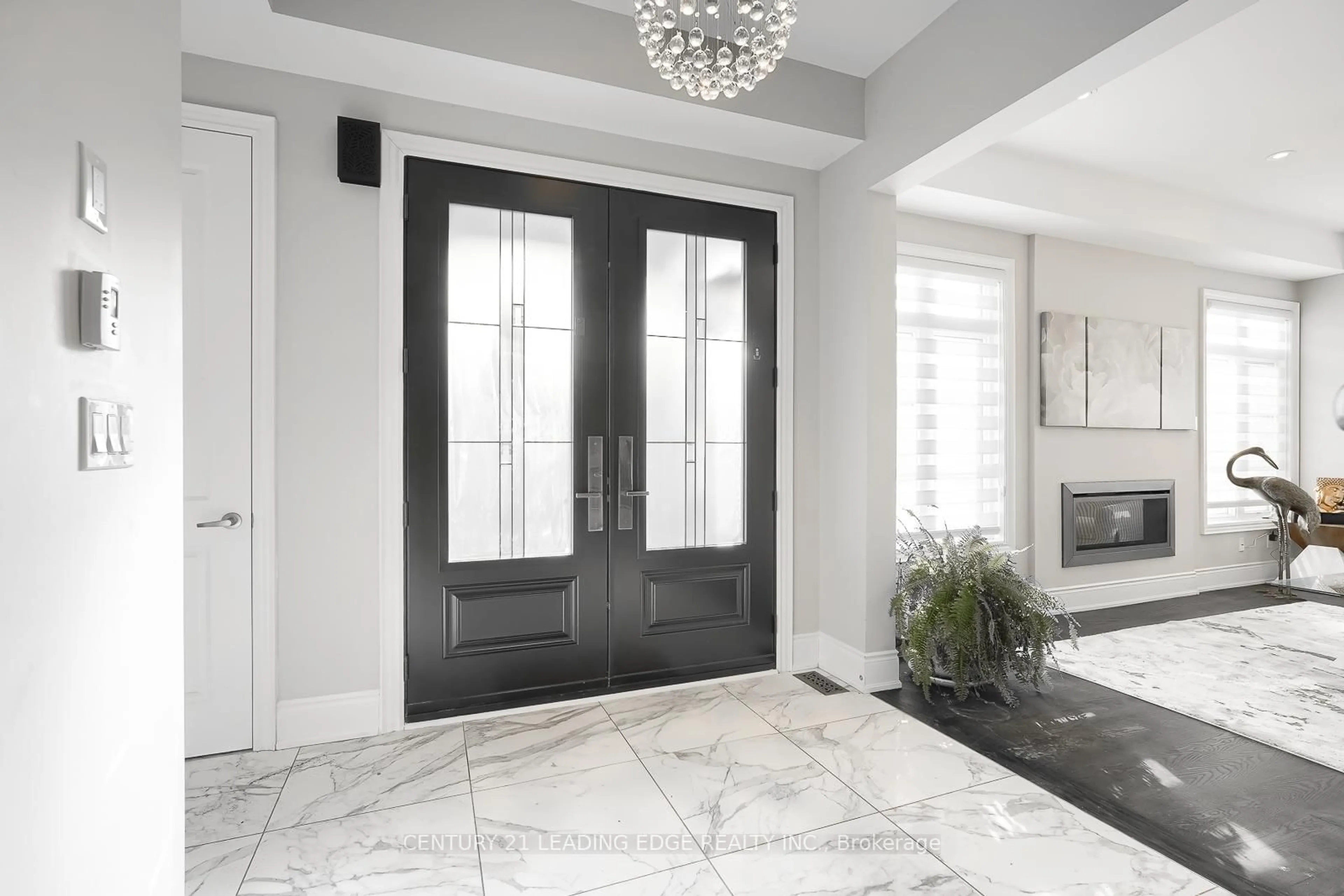 Indoor entryway for 18 Callisto Lane, Richmond Hill Ontario L4C 8P6