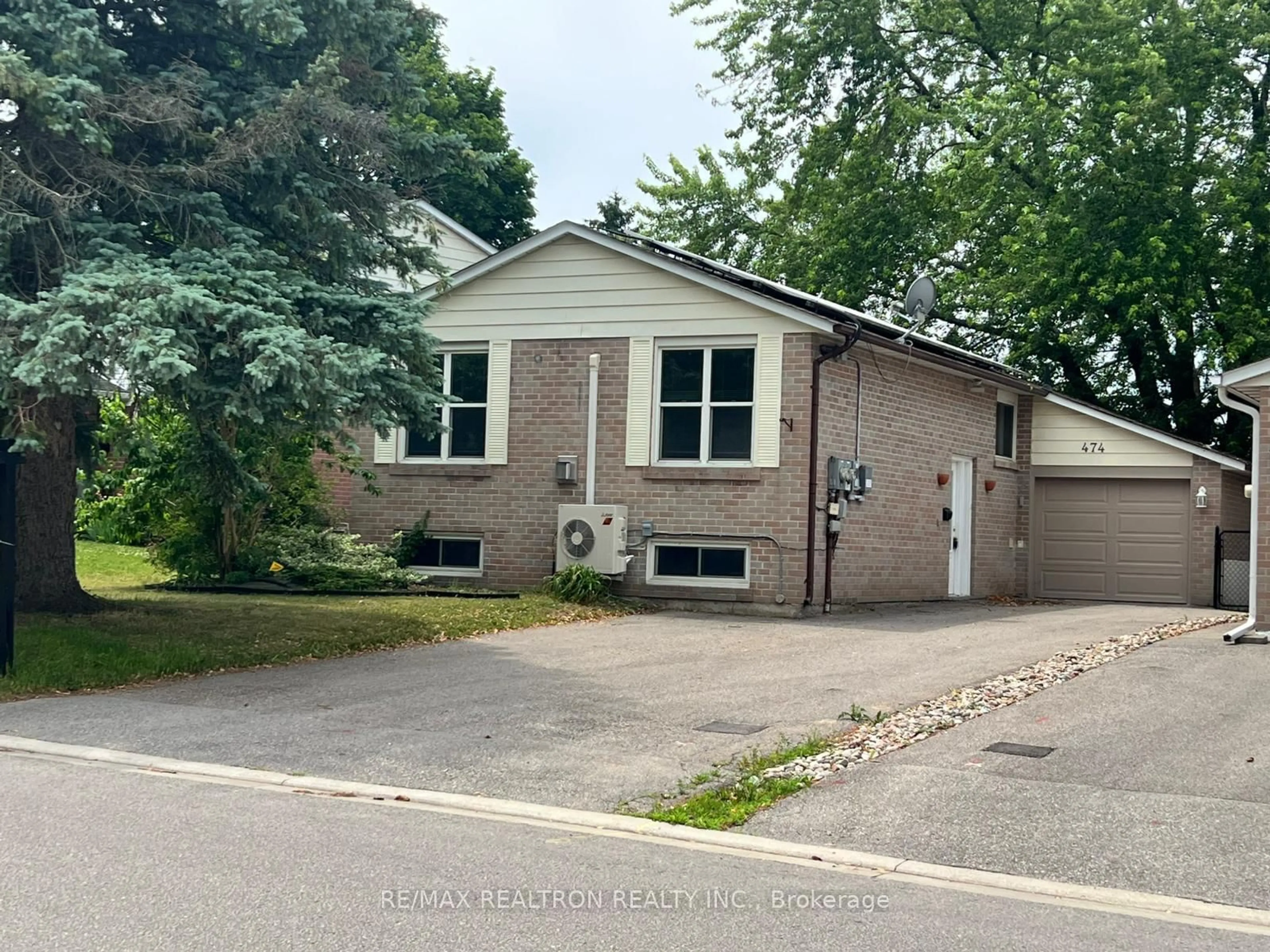 Home with brick exterior material, street for 474 Sandford St, Newmarket Ontario L3Y 4S7