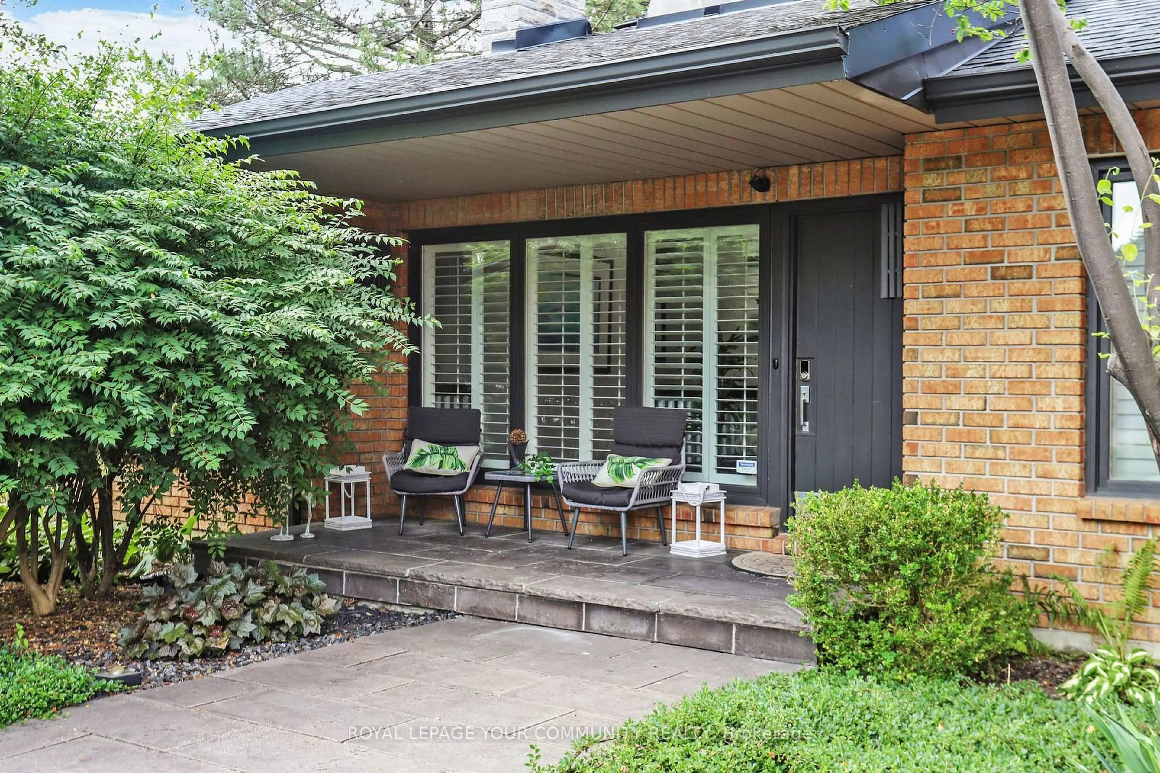 Home with brick exterior material, street for 29 Curtis Cres, King Ontario L7B 1C3