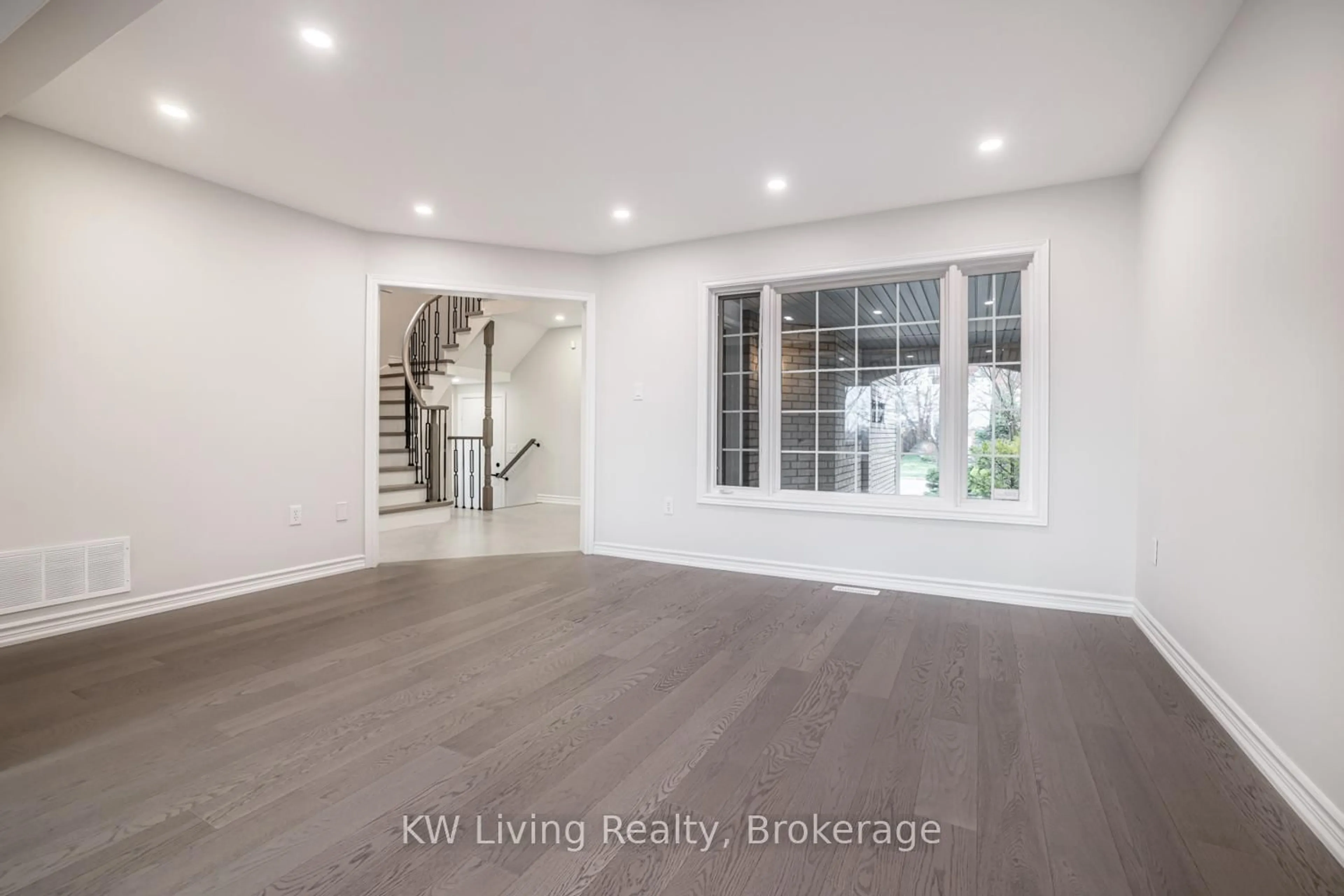 Indoor entryway for 46 Foxtail Rdge, Newmarket Ontario L3X 1Z6
