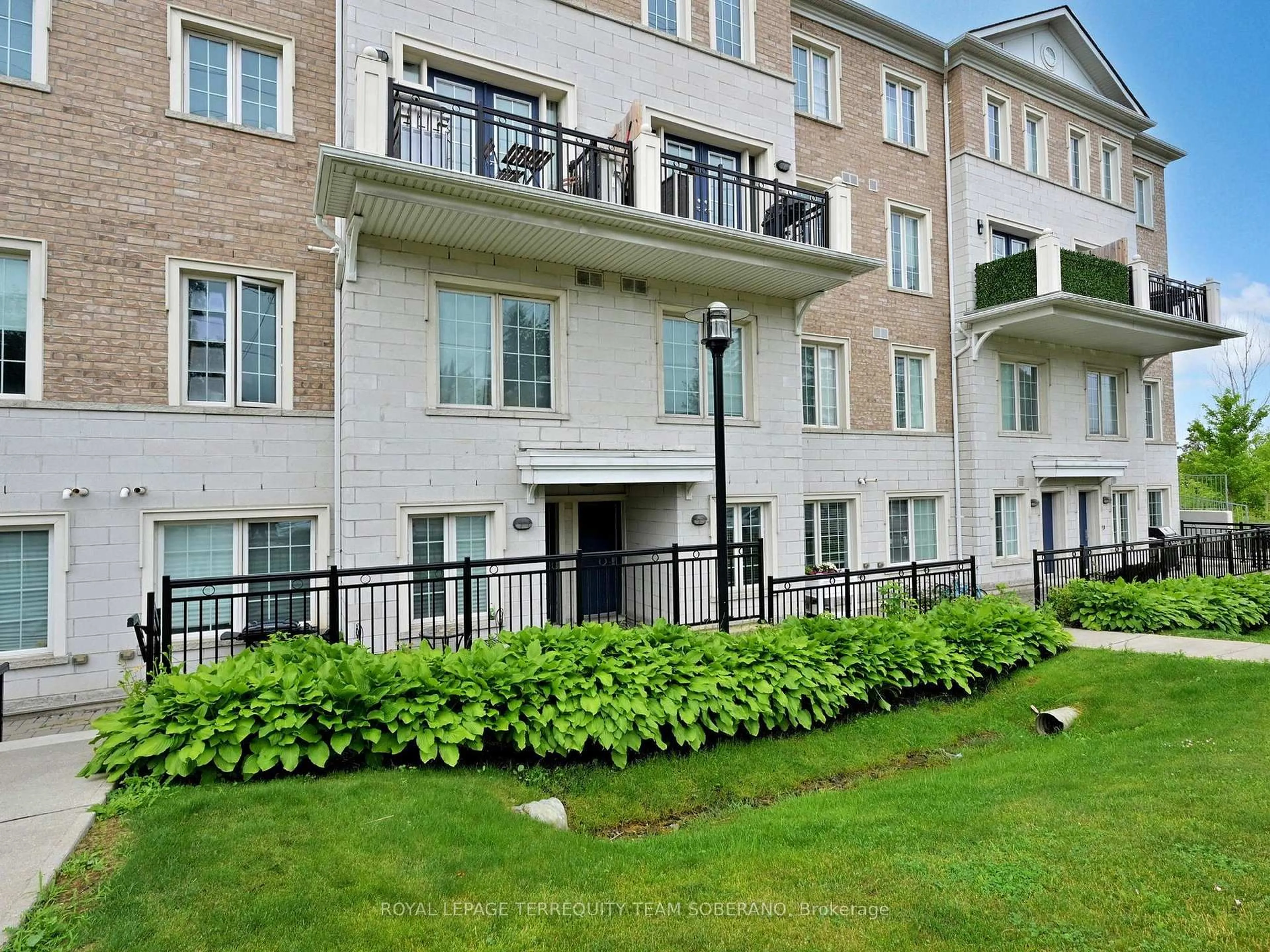 Patio, building for 26 Bruce St #D03, Vaughan Ontario L4L 1J4