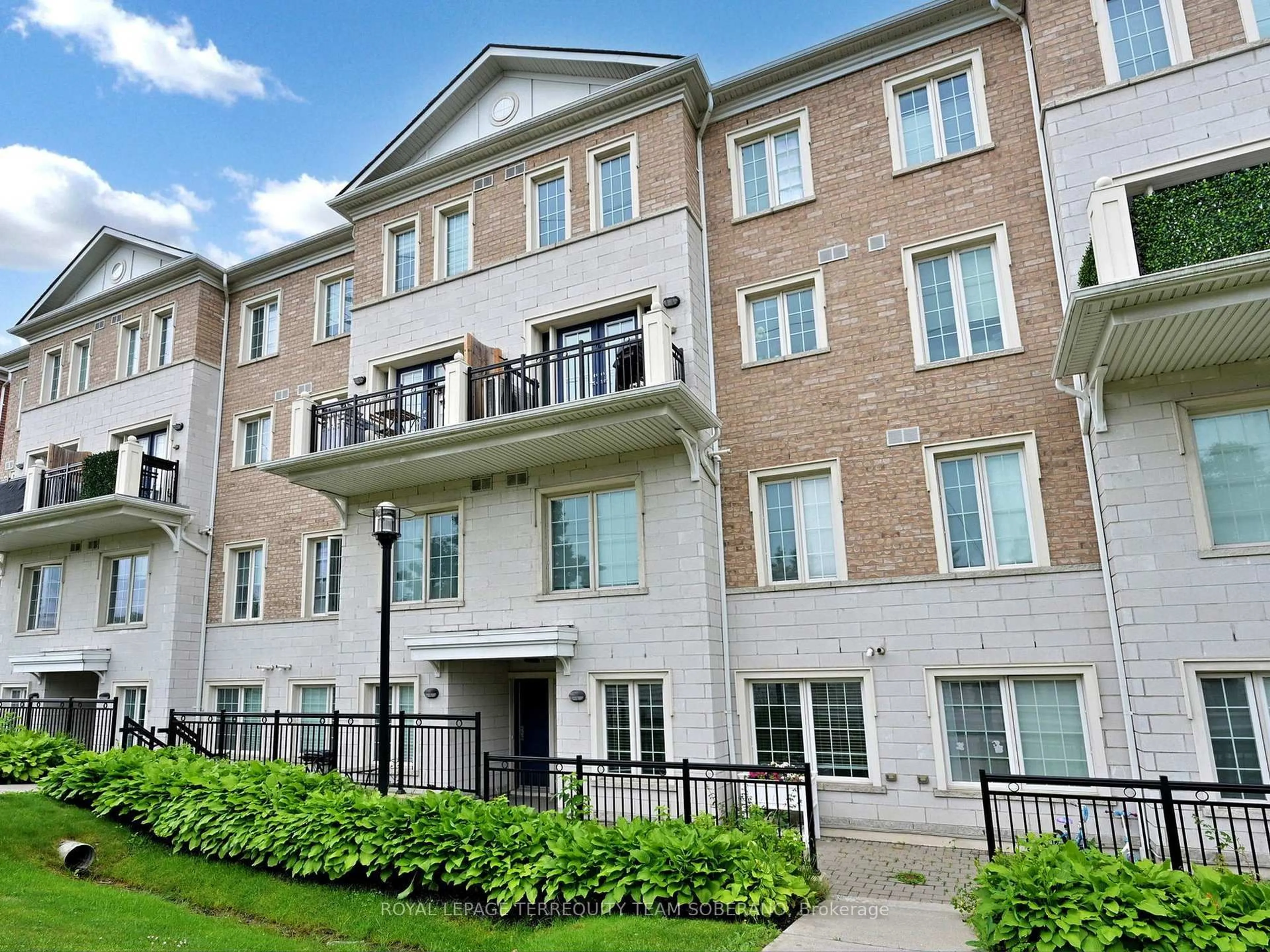 Patio, building for 26 Bruce St #D03, Vaughan Ontario L4L 1J4