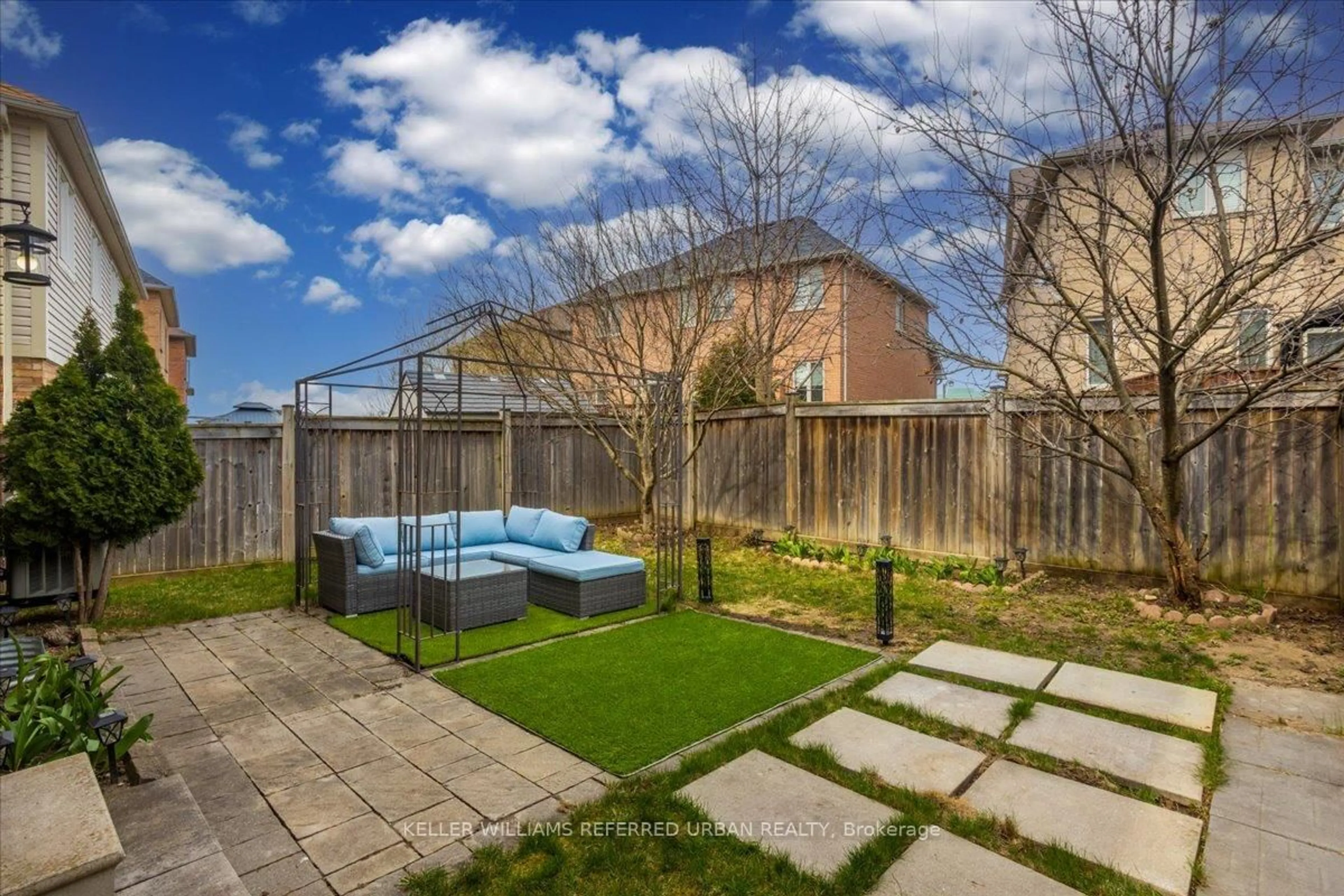 Patio, unknown for 462 Reeves Way Blvd, Whitchurch-Stouffville Ontario L4A 0H2