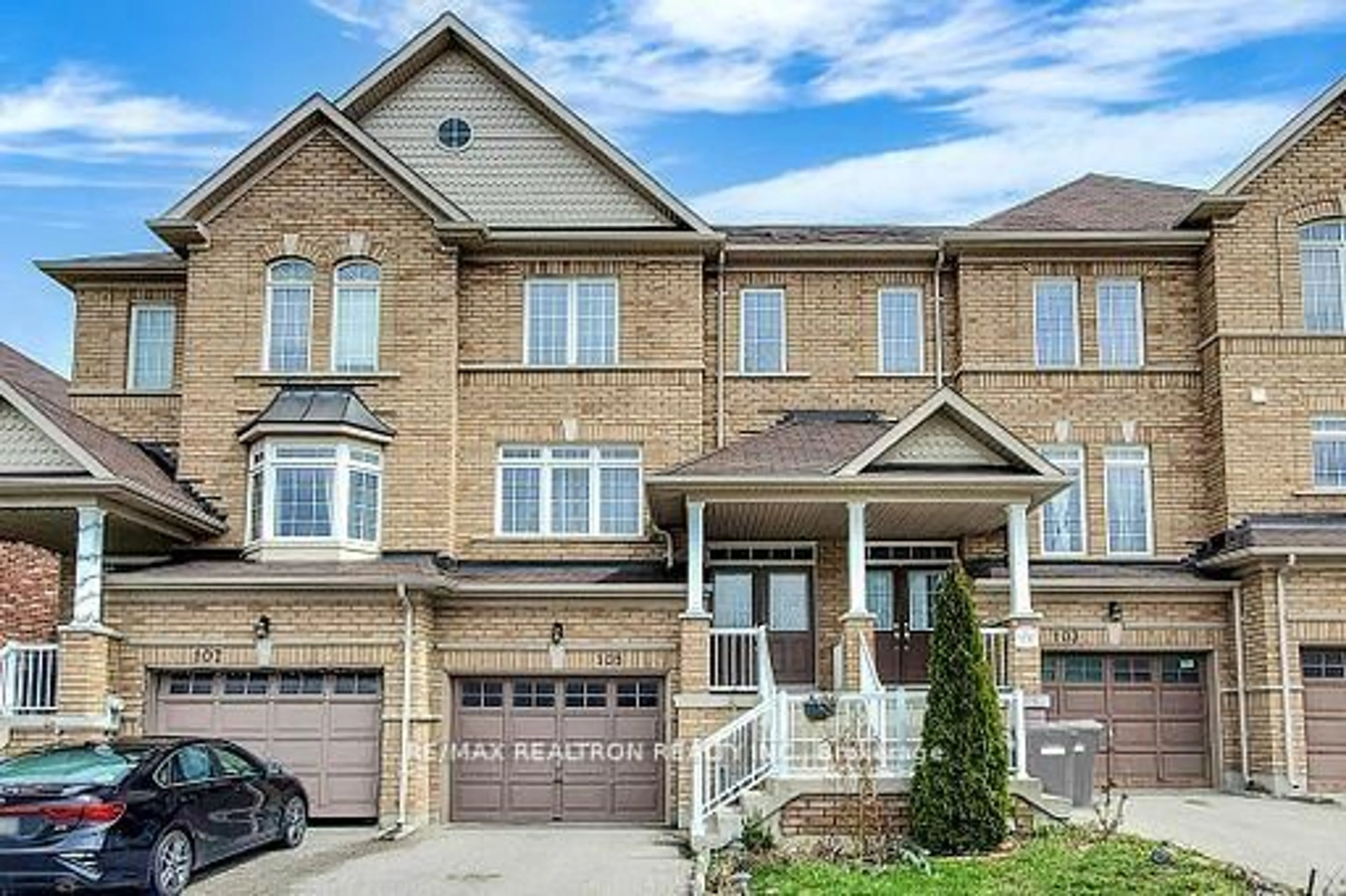 Home with brick exterior material, street for 105 Matthewson Ave, Bradford West Gwillimbury Ontario L3Z 2A5
