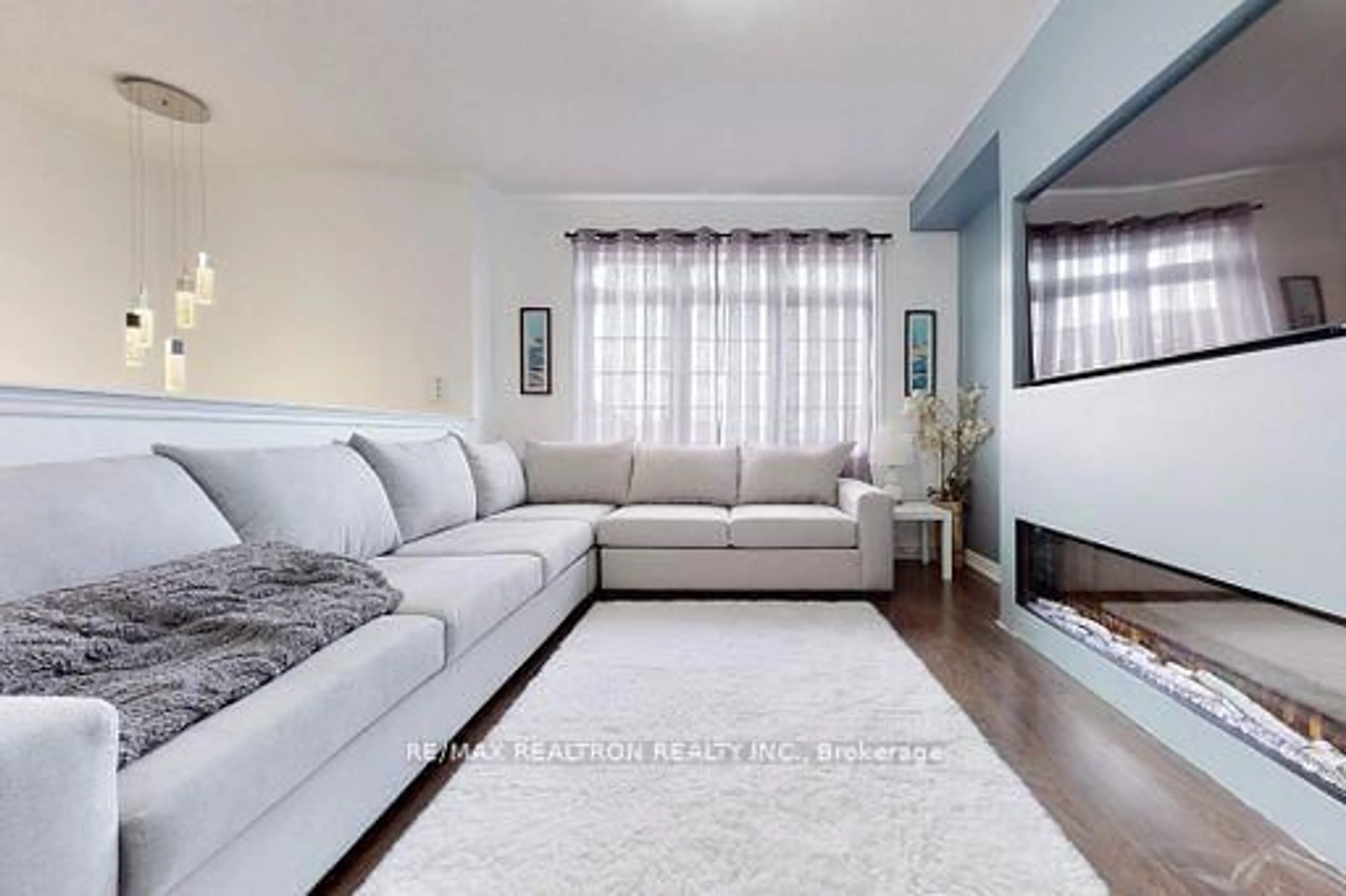 Living room with furniture, unknown for 105 Matthewson Ave, Bradford West Gwillimbury Ontario L3Z 2A5