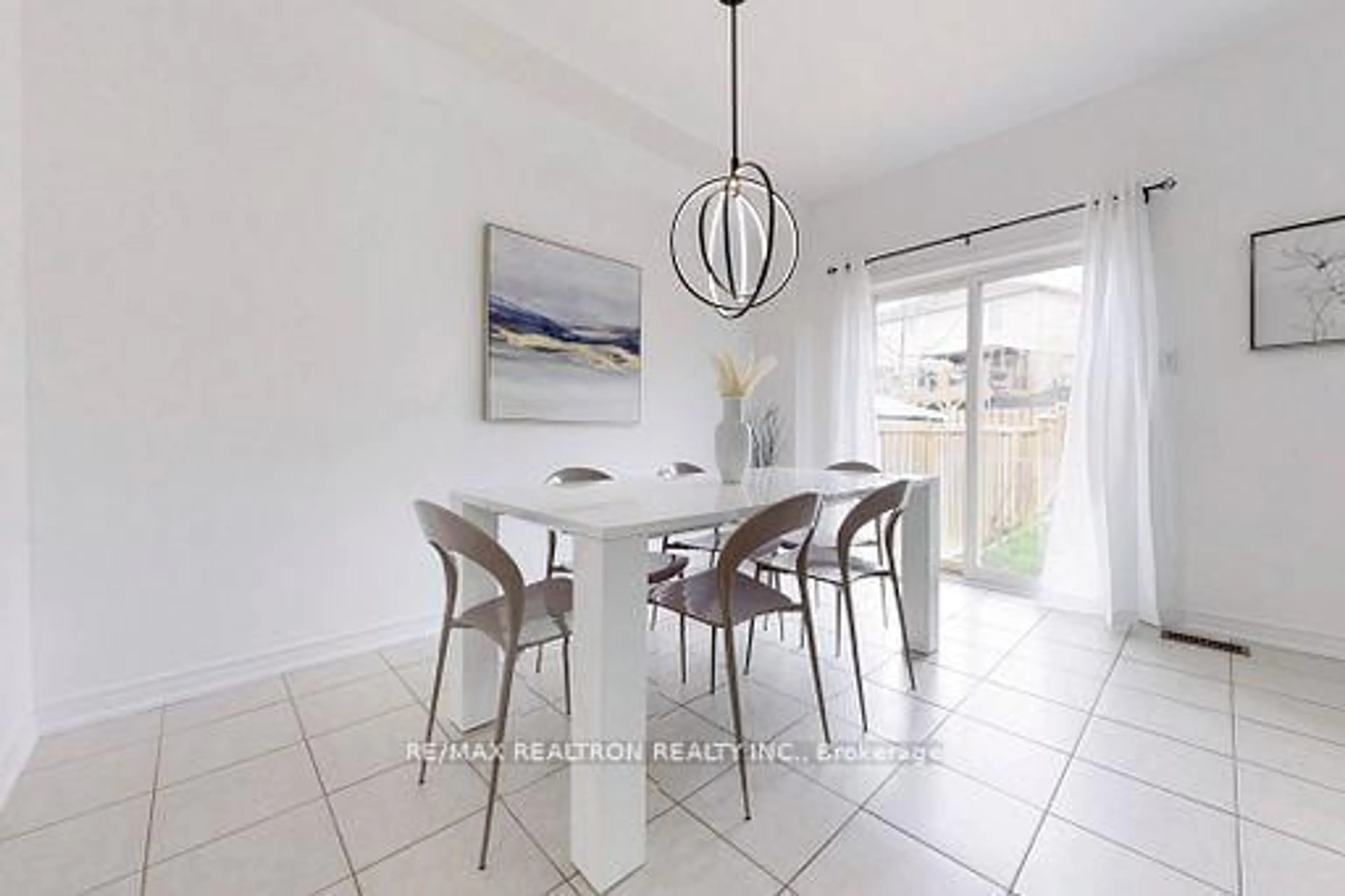 Dining room, ceramic/tile floor for 105 Matthewson Ave, Bradford West Gwillimbury Ontario L3Z 2A5