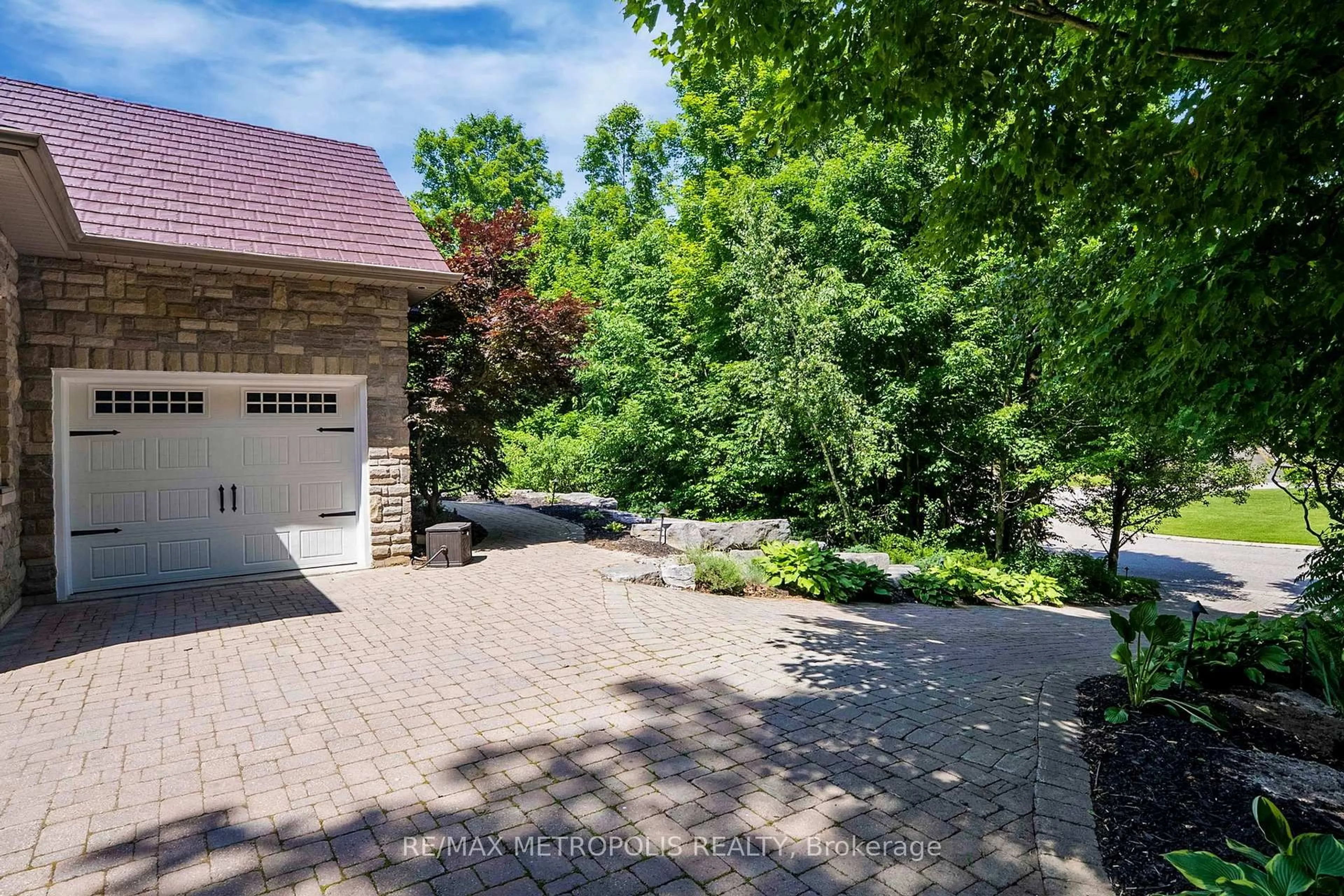 A pic from outside/outdoor area/front of a property/back of a property/a pic from drone, unknown for 8 Sugar Maple Lane, Adjala-Tosorontio Ontario L0G 1L0