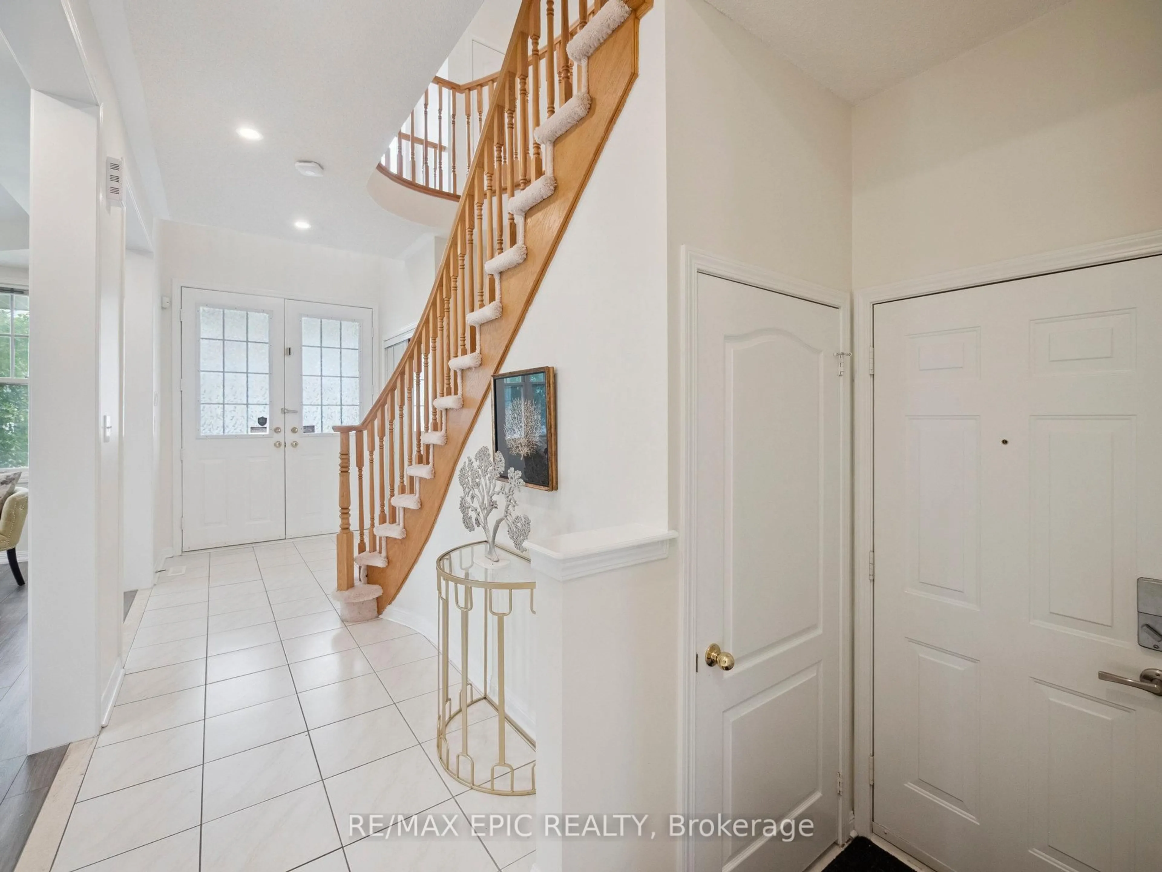 Indoor entryway for 85 Majestic Dr, Markham Ontario L6C 2G8