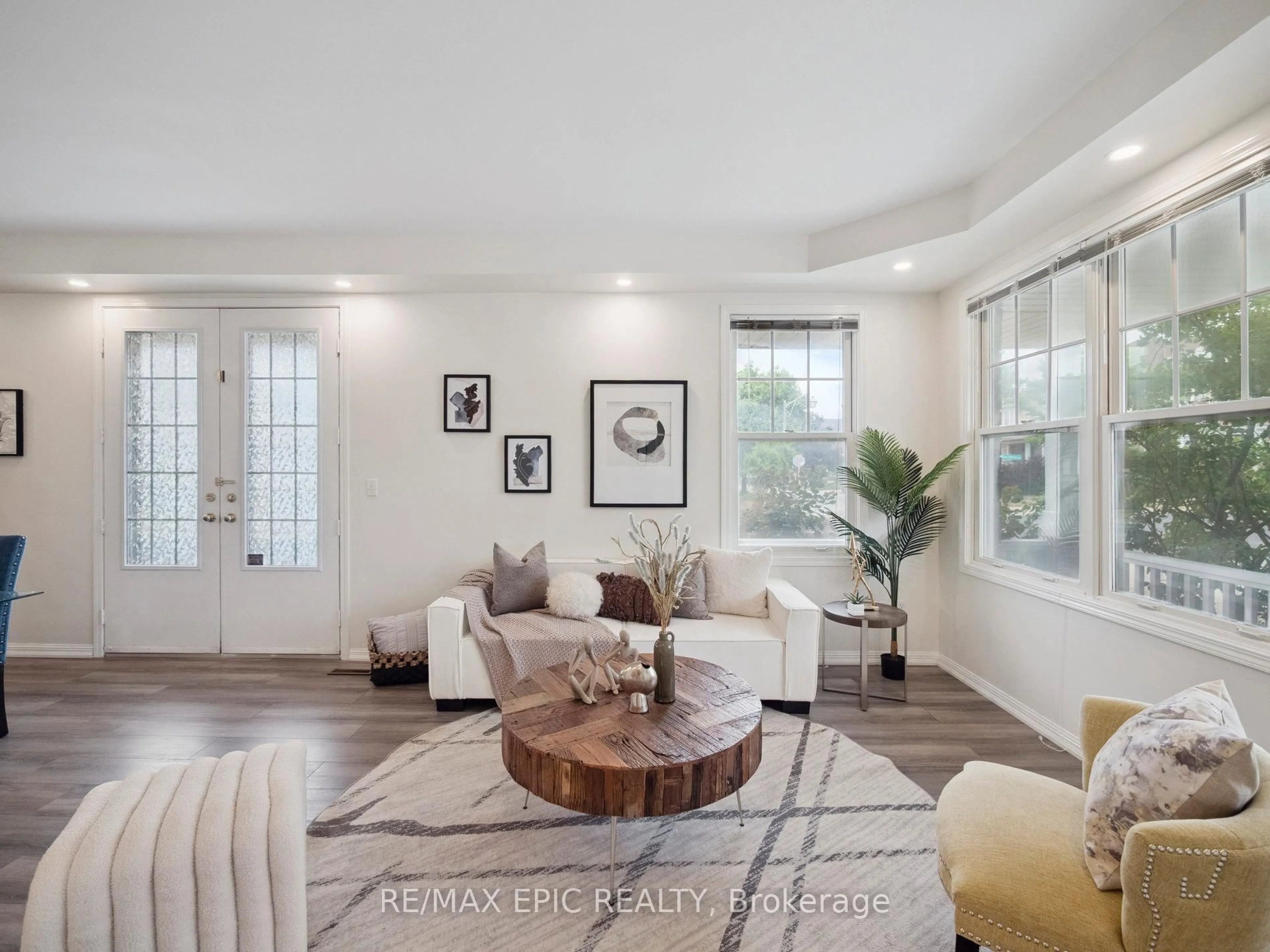 Living room with furniture, unknown for 85 Majestic Dr, Markham Ontario L6C 2G8