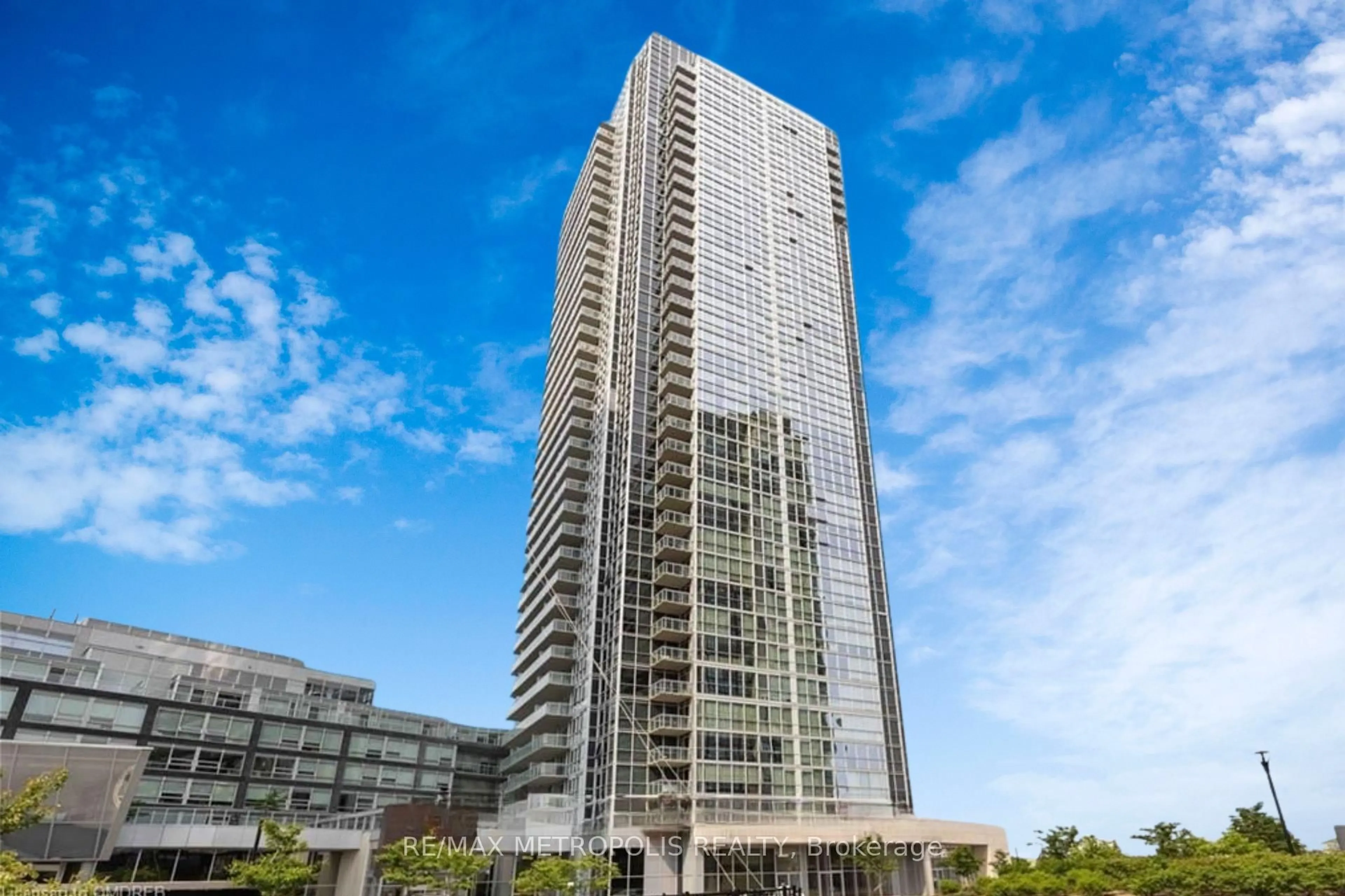 Indoor foyer for 2908 Highway 7 #311, Vaughan Ontario L4K 0K5