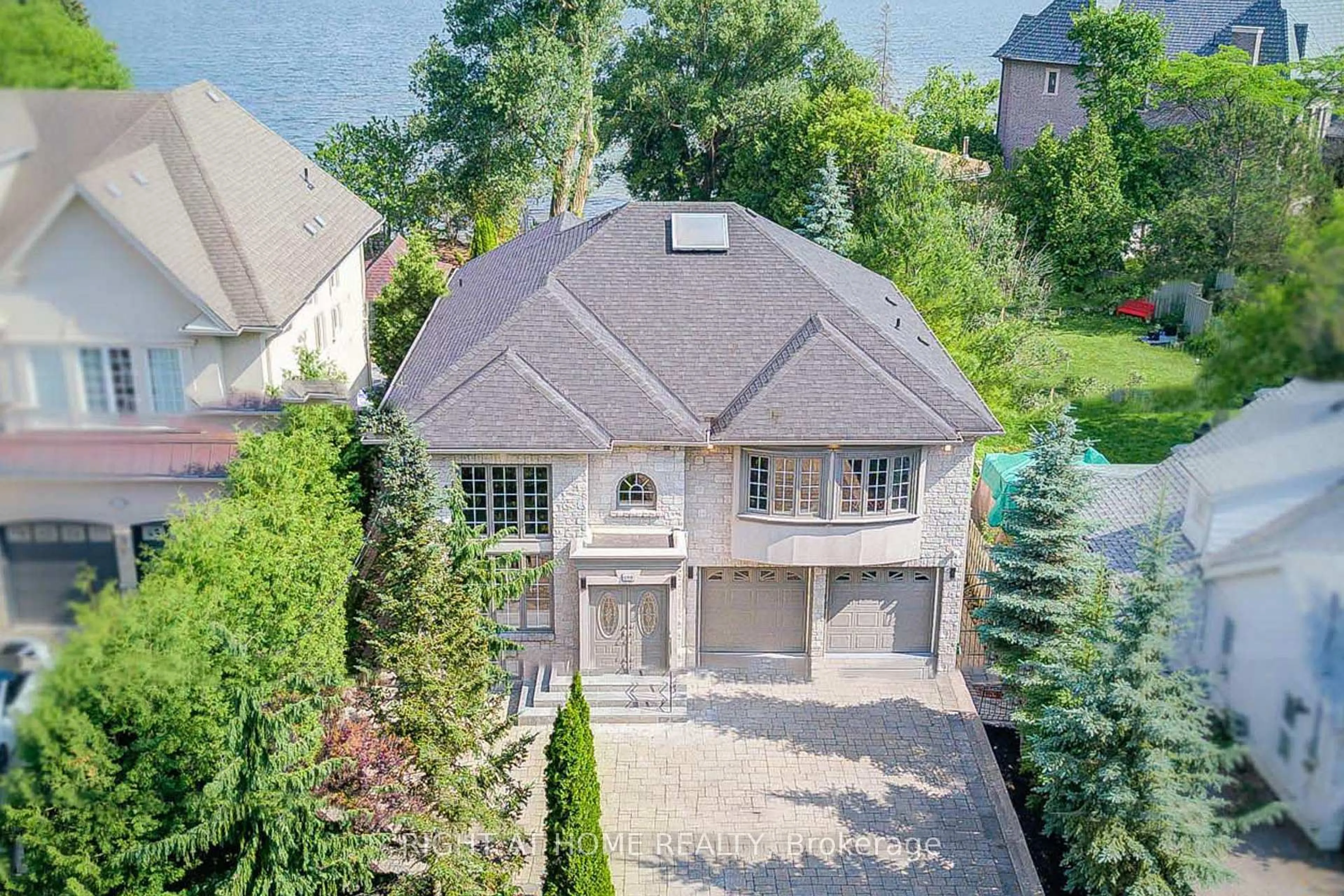 A pic from outside/outdoor area/front of a property/back of a property/a pic from drone, water/lake/river/ocean view for 429 North Lake Rd, Richmond Hill Ontario L4E 3A7