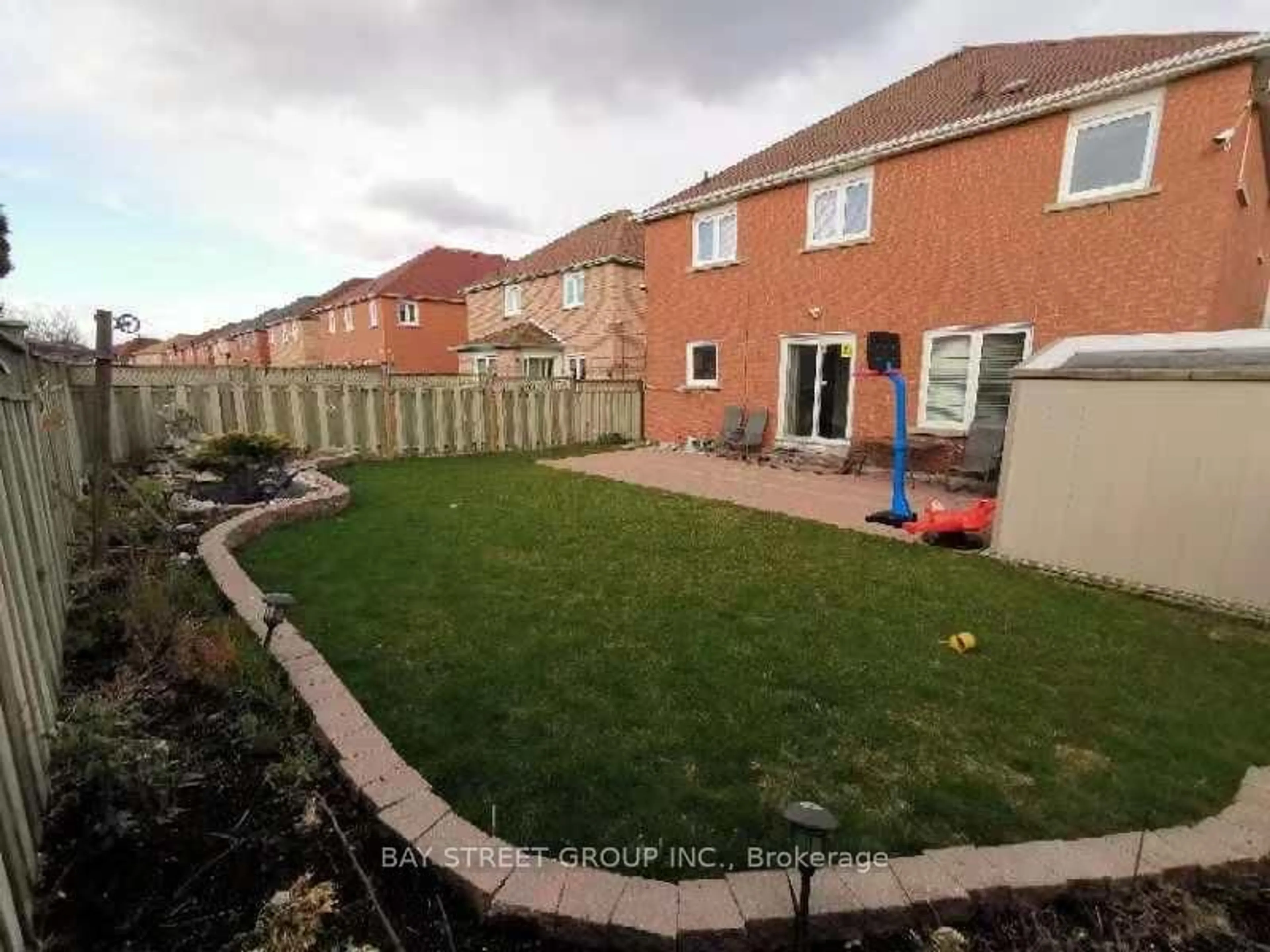 A pic from outside/outdoor area/front of a property/back of a property/a pic from drone, street for 26 Marydale Ave, Markham Ontario L3S 3N4