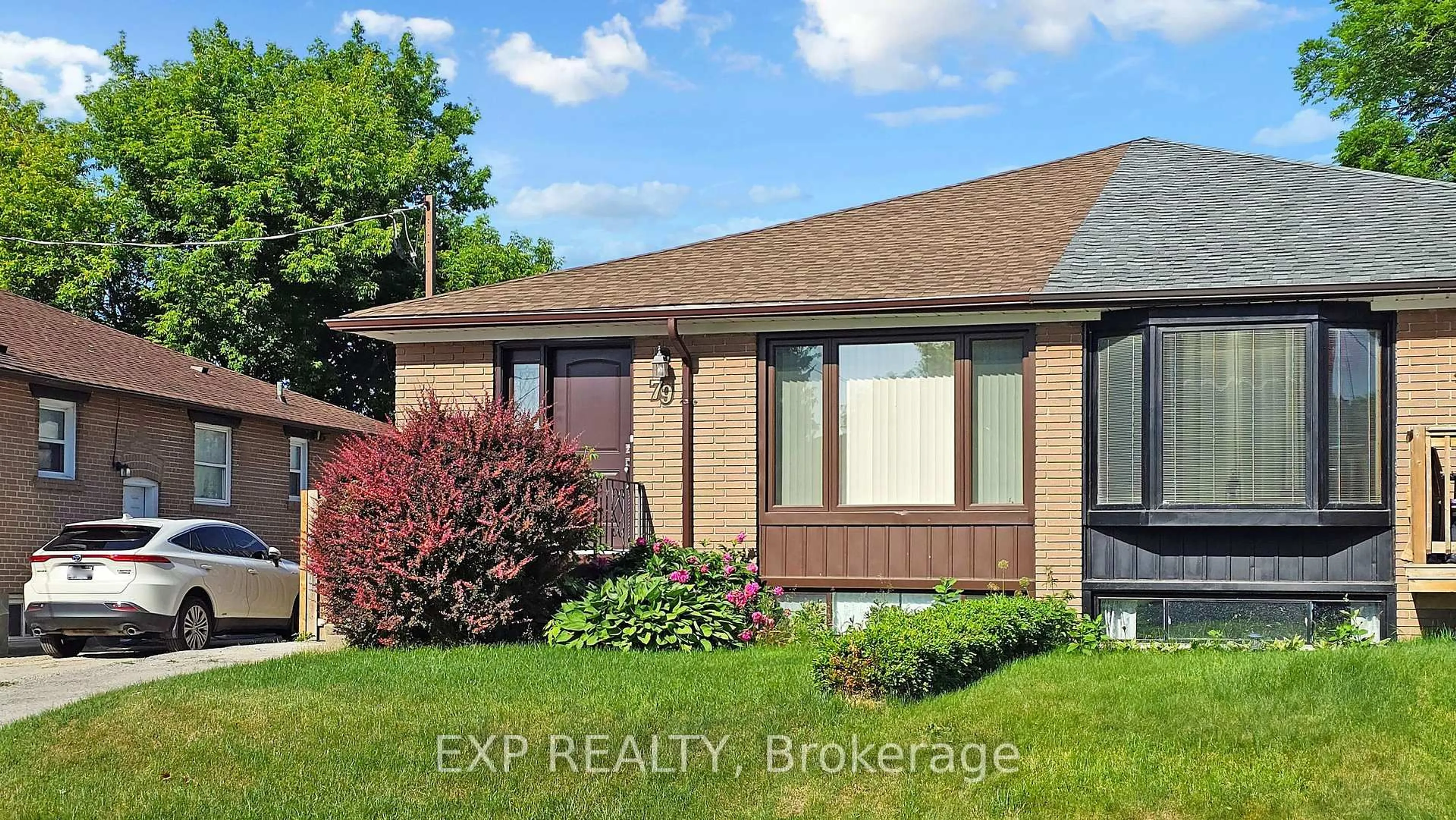 Home with vinyl exterior material, street for 79 Walter Ave, Newmarket Ontario L3Y 2T5