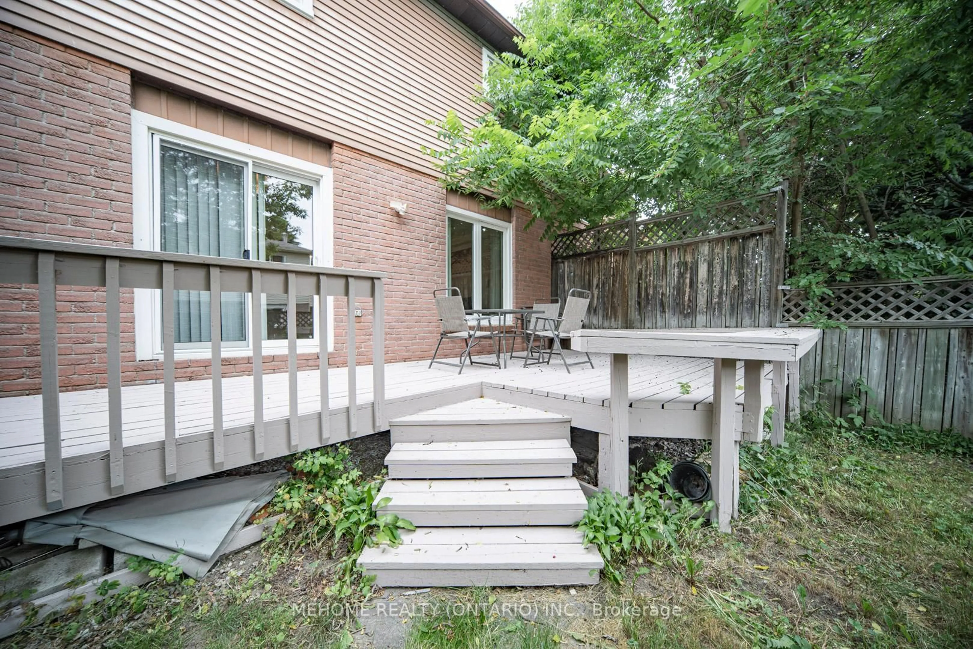 Patio, street for 166 Stephenson Cres, Richmond Hill Ontario L4C 5W1