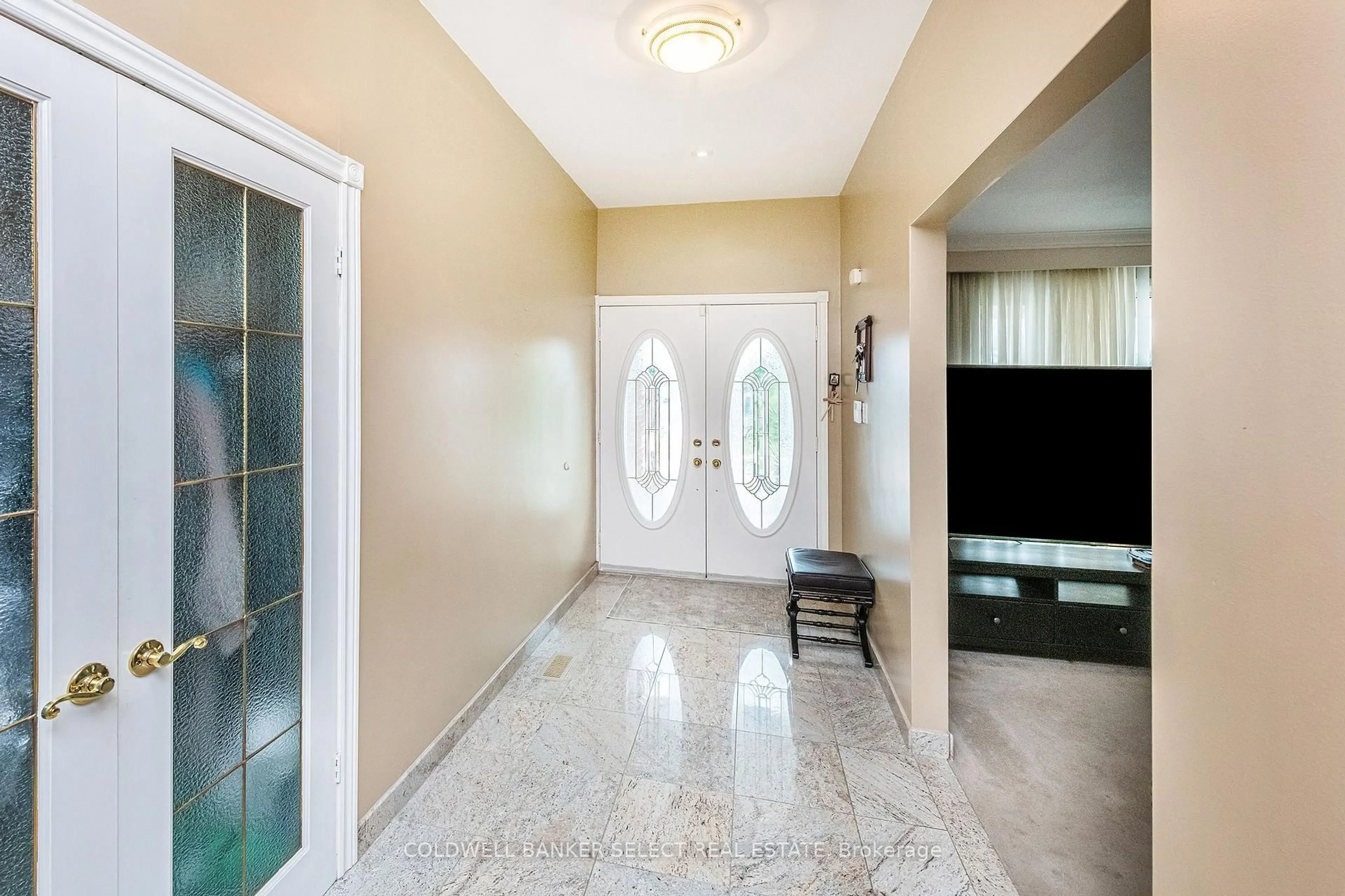 Indoor entryway for 38 Northlane Rd, Vaughan Ontario L4L 2G6