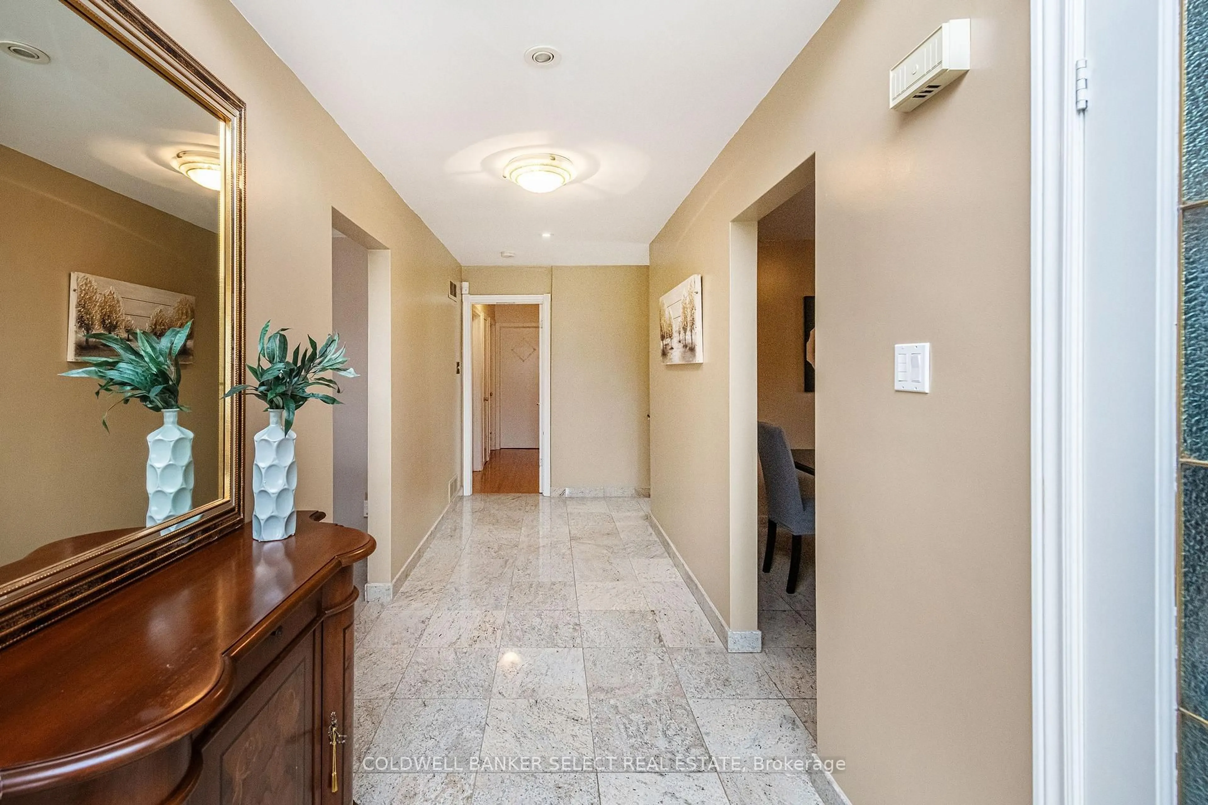 Indoor foyer for 38 Northlane Rd, Vaughan Ontario L4L 2G6