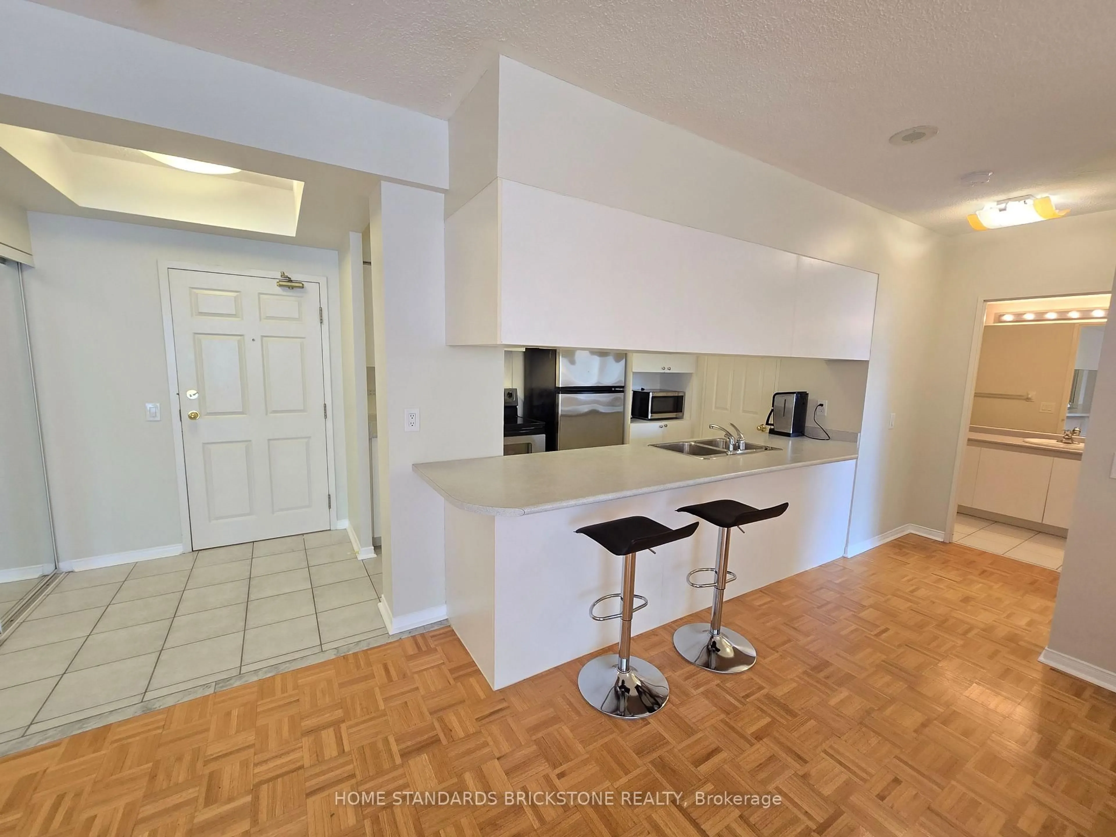 Standard kitchen, ceramic/tile floor for 7398 Yonge St #220, Vaughan Ontario L4J 8J2