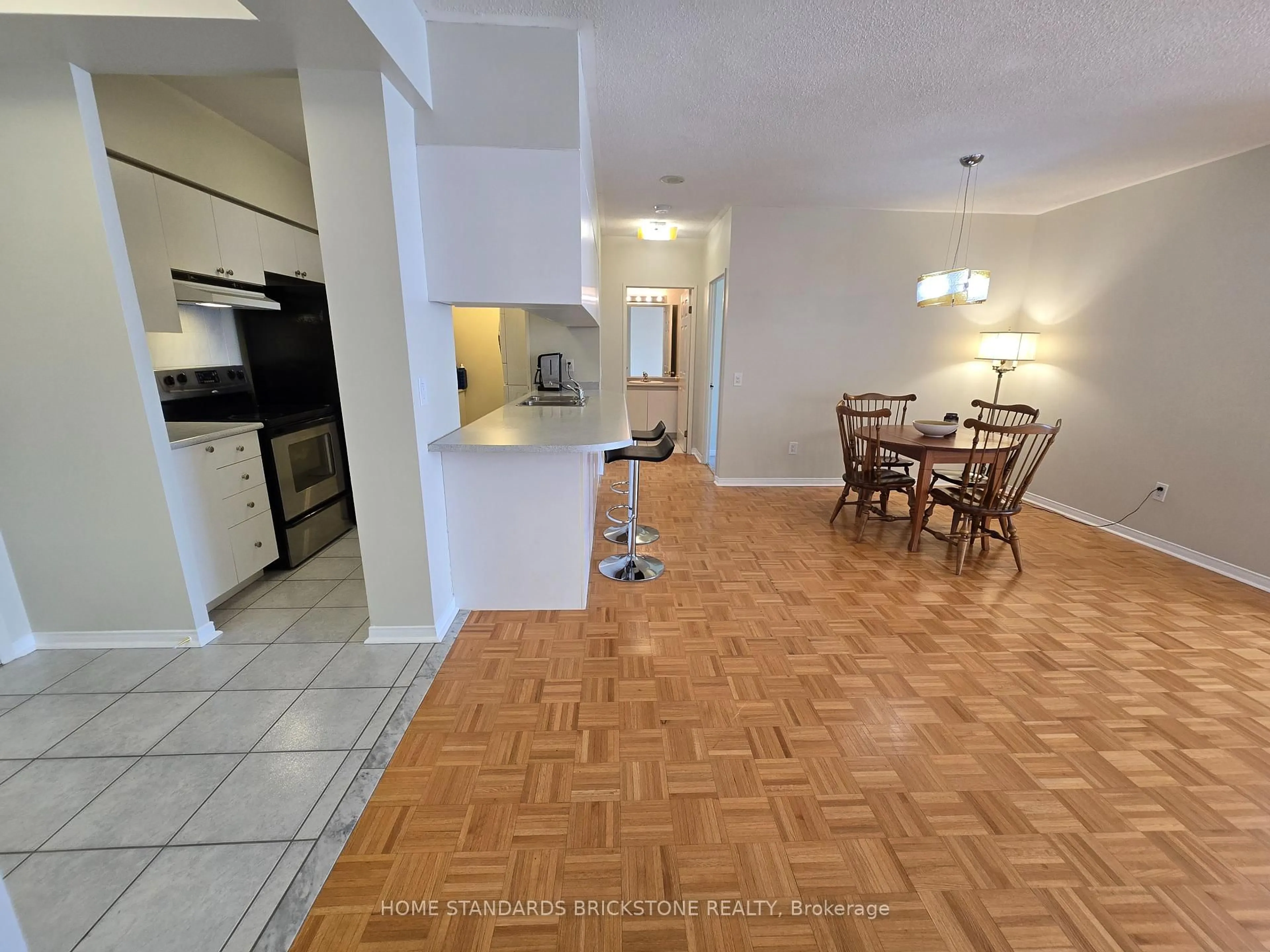 Unknown for 7398 Yonge St #220, Vaughan Ontario L4J 8J2
