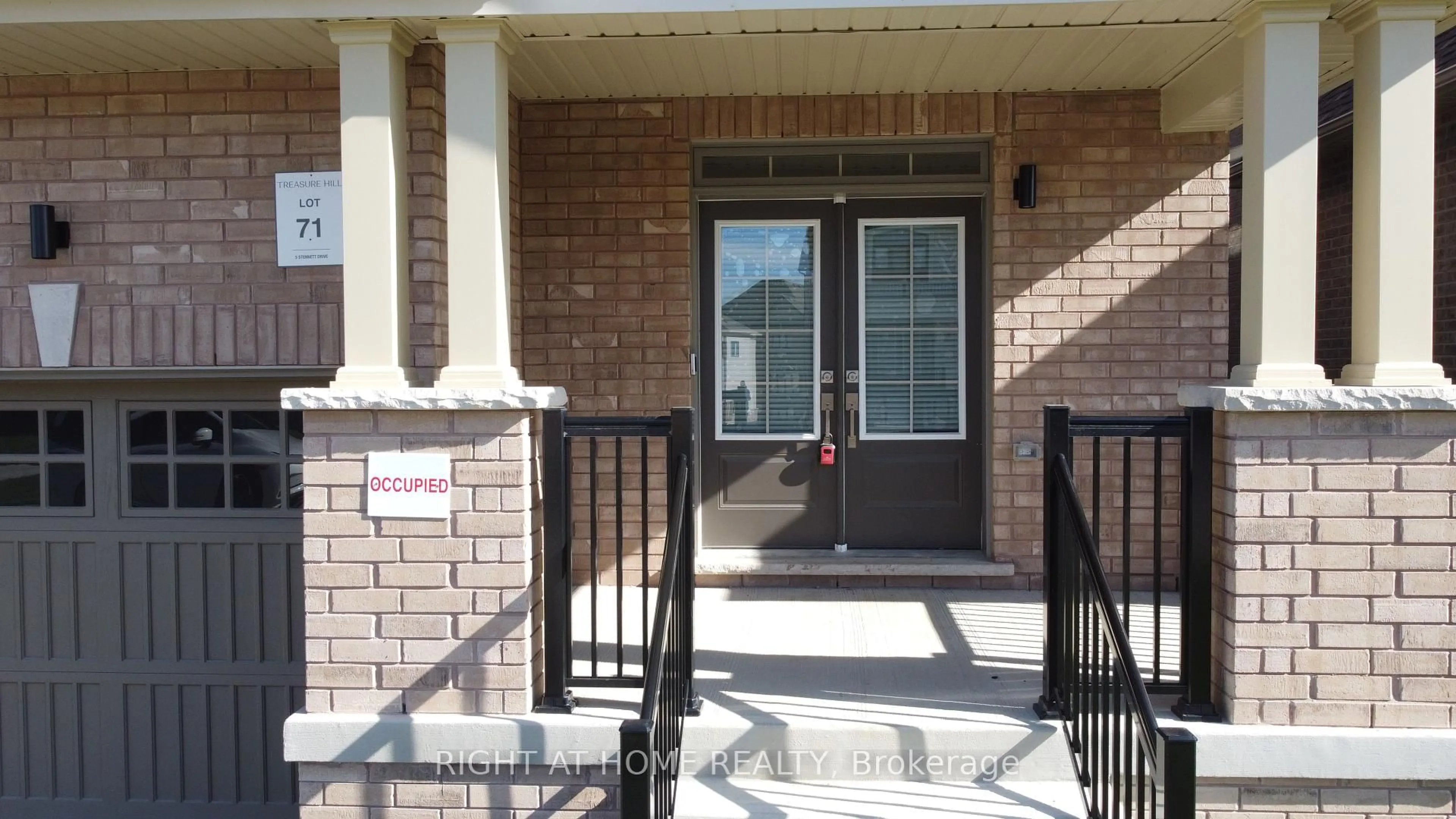 Indoor entryway for 5 Stennett Dr, Georgina Ontario L4P 0J4