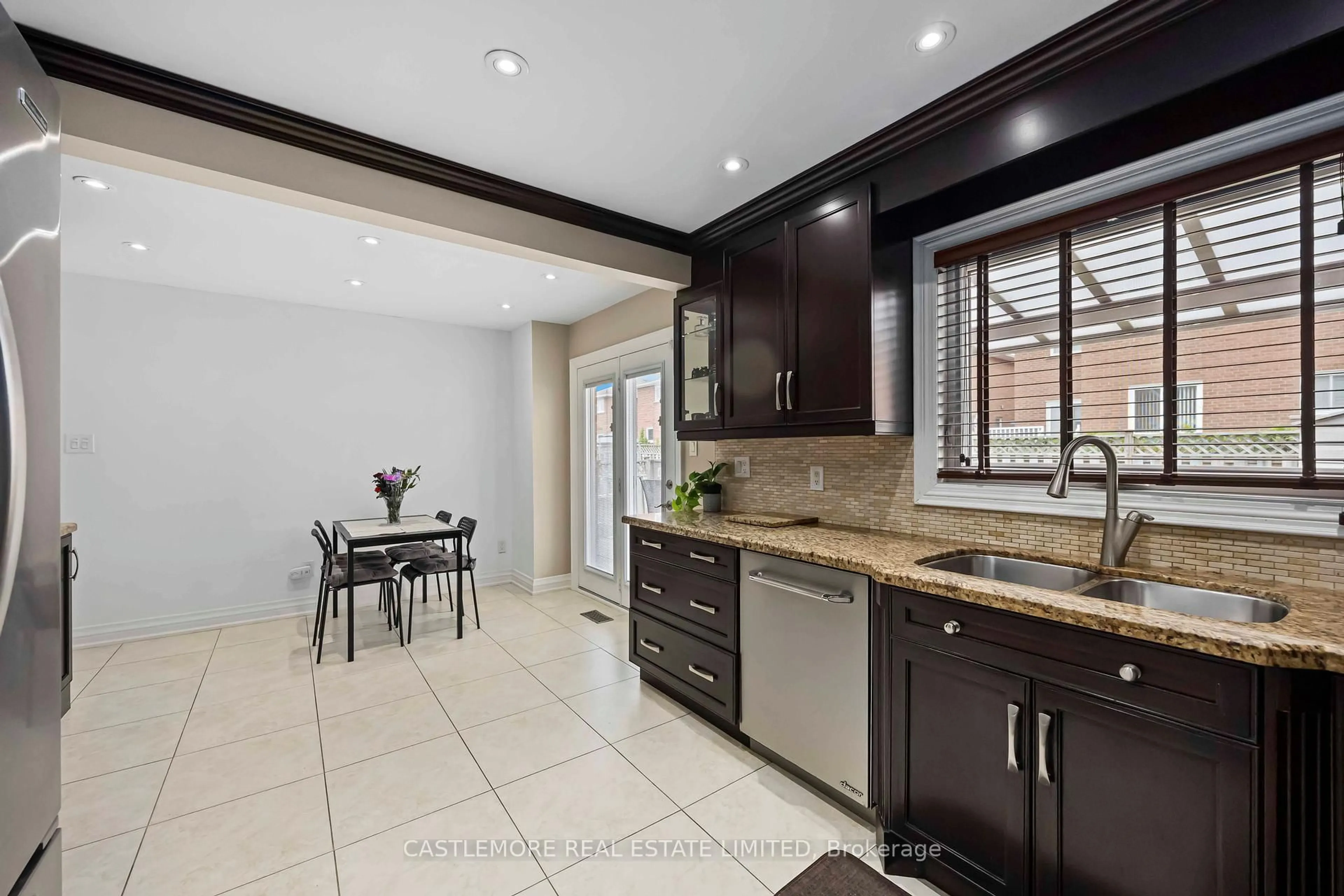 Open concept kitchen, ceramic/tile floor for 119 Spring Town Rd, Vaughan Ontario L4L 8E6