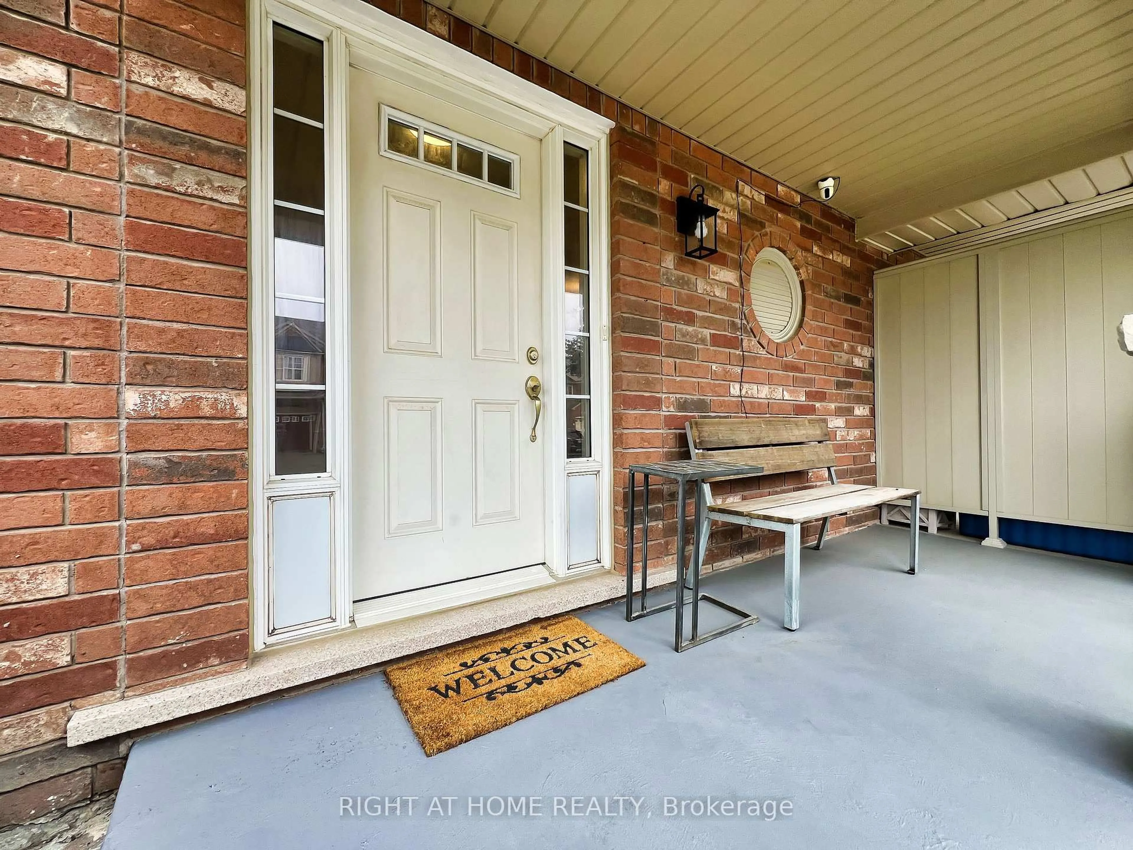 Indoor entryway for 2 Cossey Lane, Whitchurch-Stouffville Ontario L4A 0R1