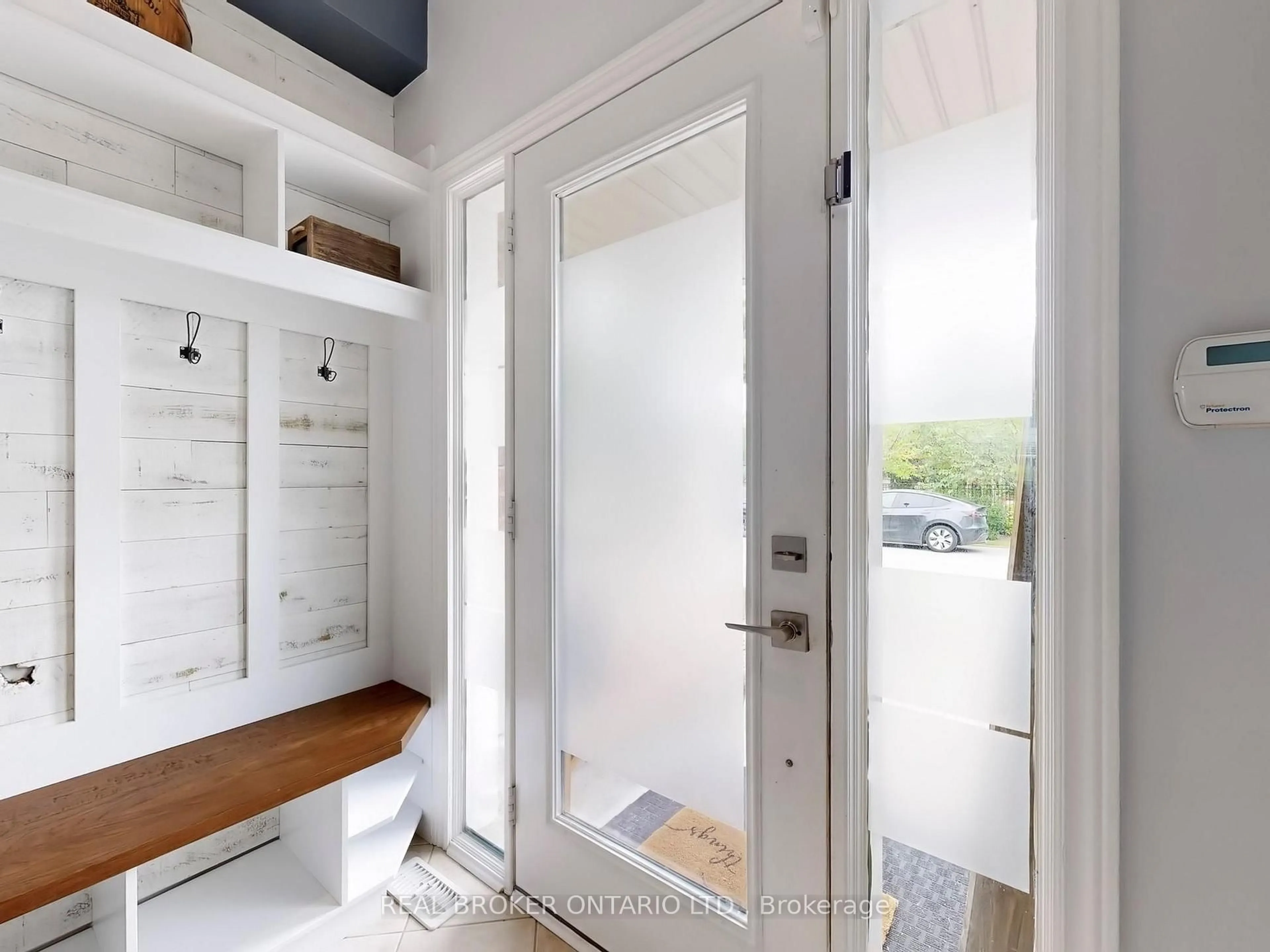 Indoor entryway for 63 Northwest Passage, Whitchurch-Stouffville Ontario L4A 0T2