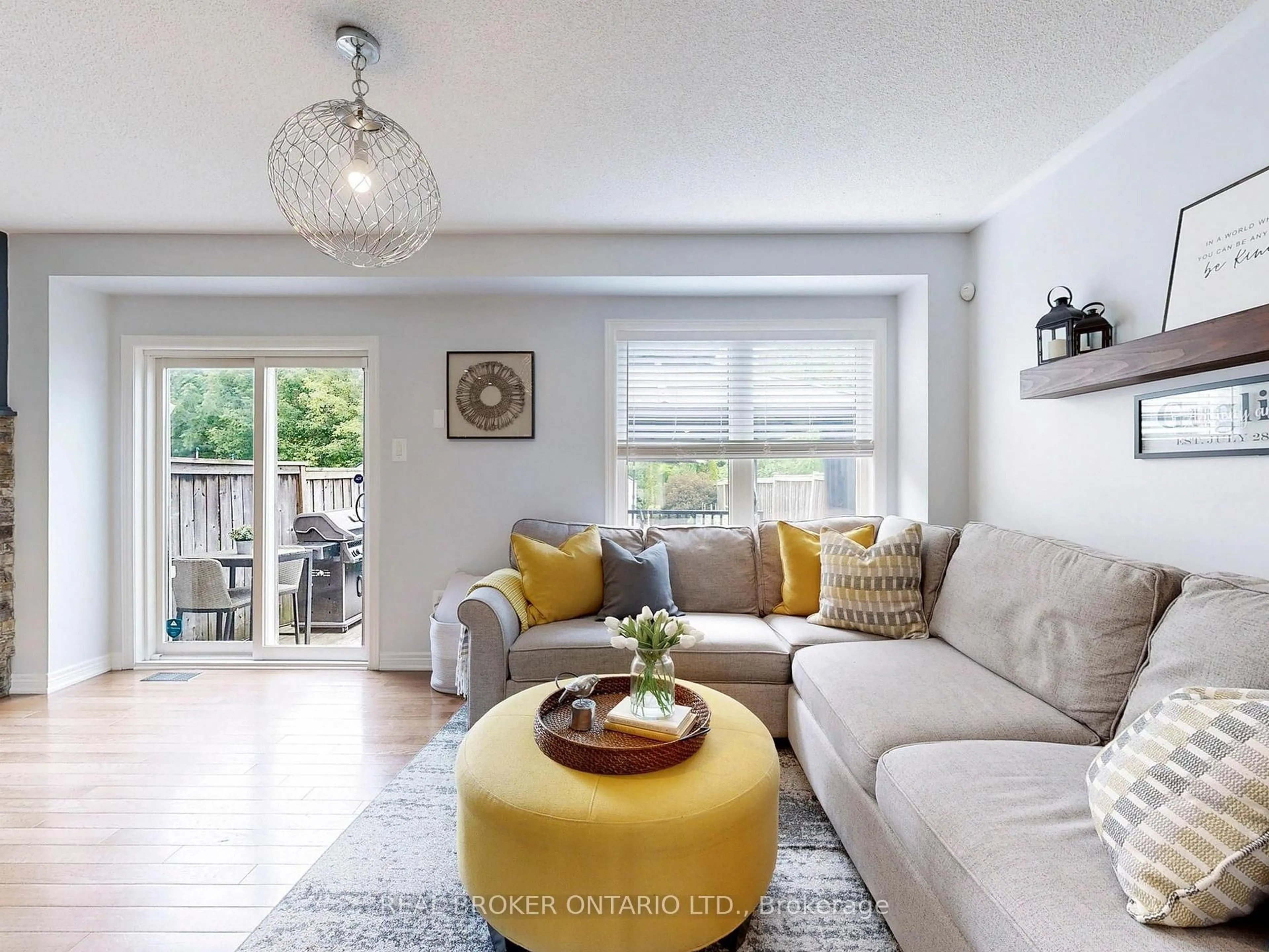 Living room with furniture, unknown for 63 Northwest Passage, Whitchurch-Stouffville Ontario L4A 0T2