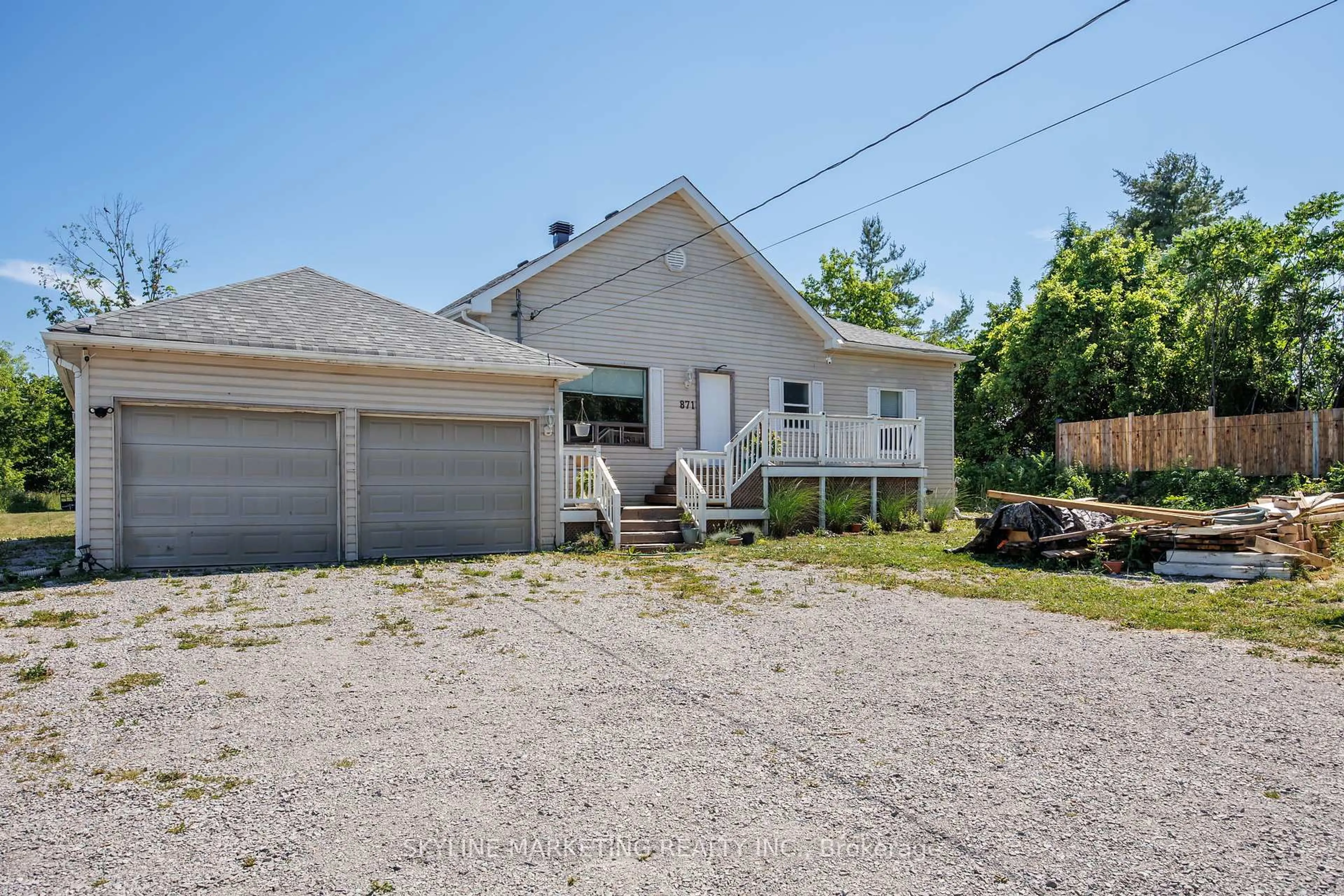 A pic from outside/outdoor area/front of a property/back of a property/a pic from drone, street for 871 Front St, Innisfil Ontario L0L 1W0