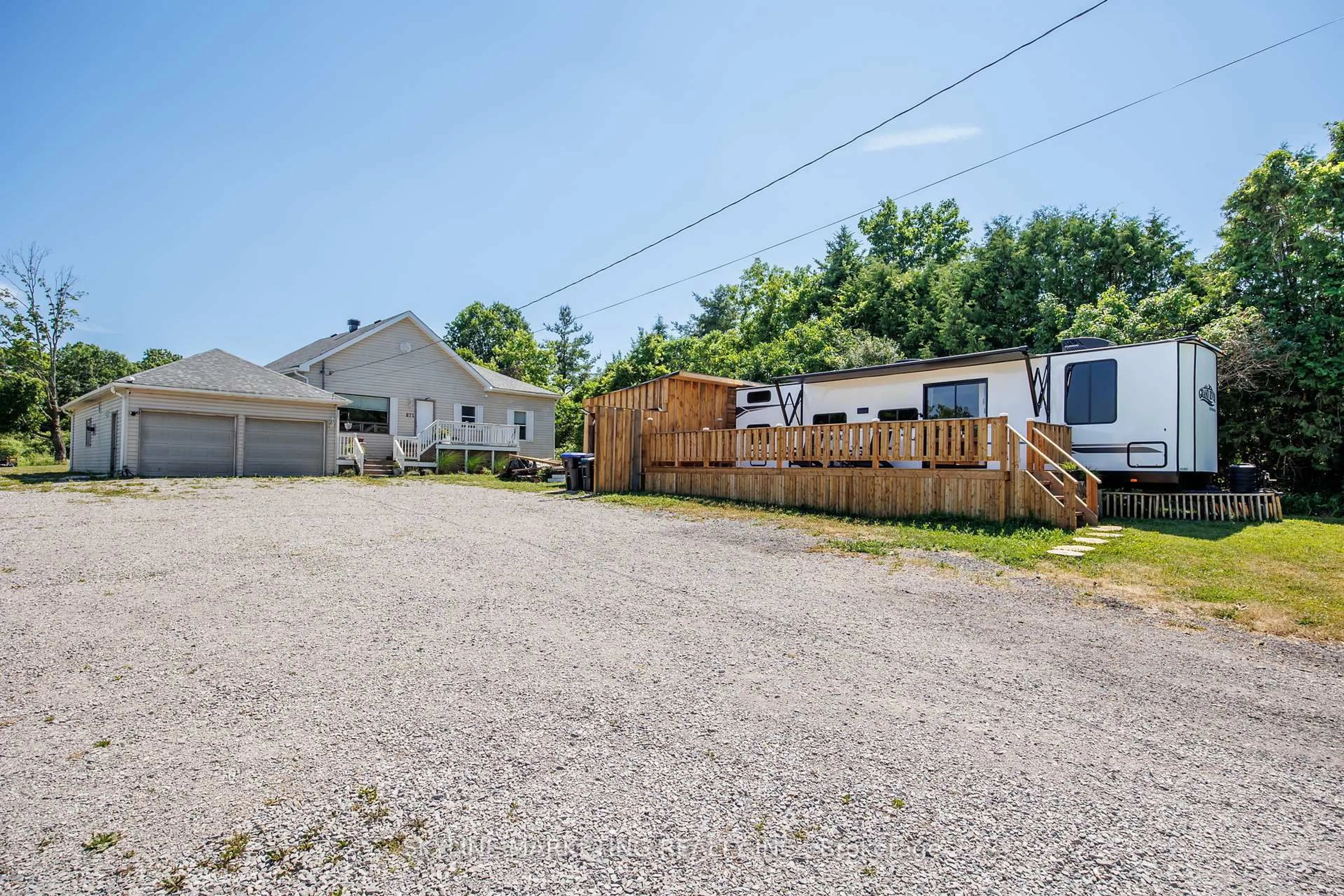 Patio, street for 871 Front St, Innisfil Ontario L0L 1W0