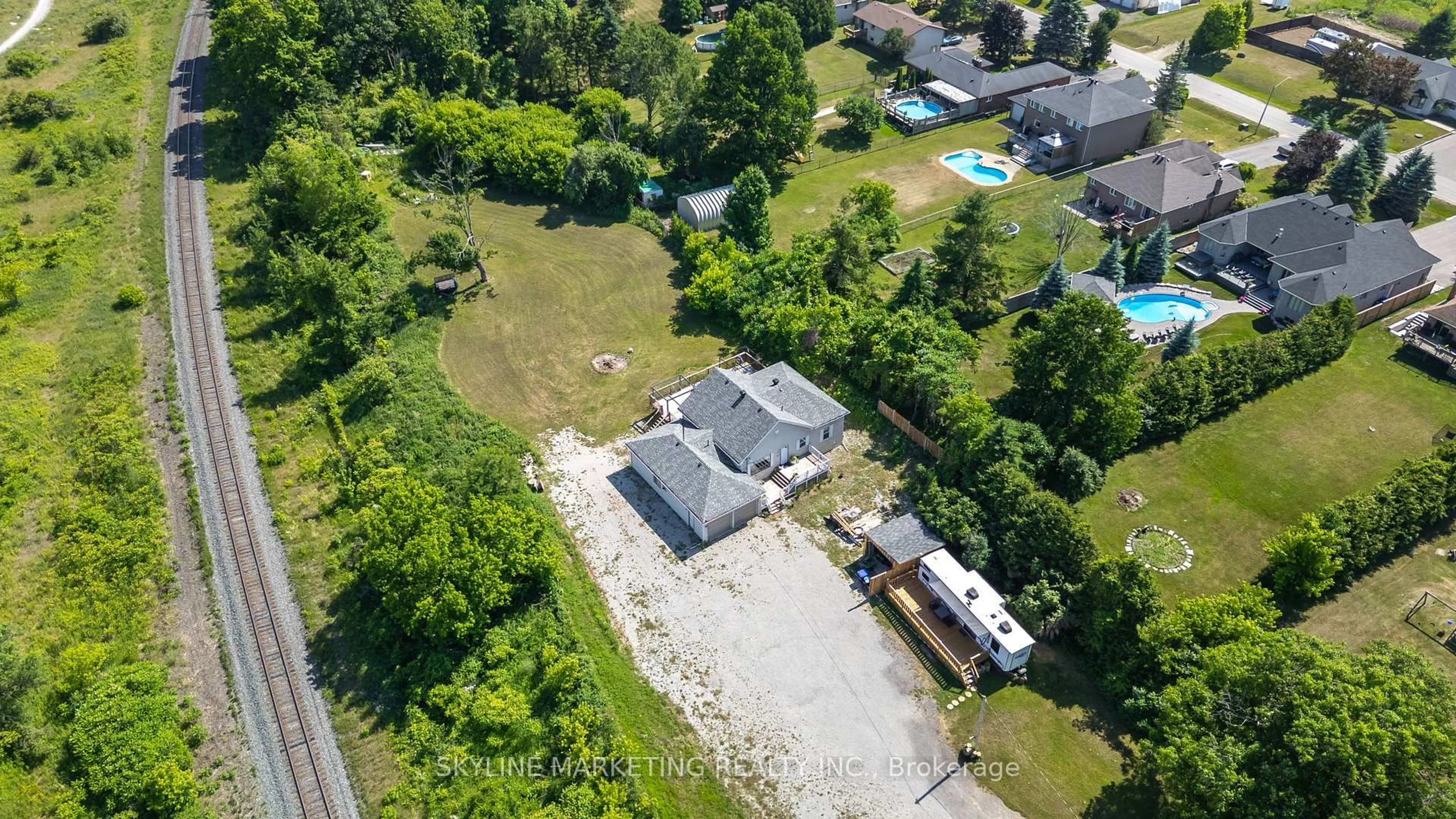 A pic from outside/outdoor area/front of a property/back of a property/a pic from drone, unknown for 871 Front St, Innisfil Ontario L0L 1W0