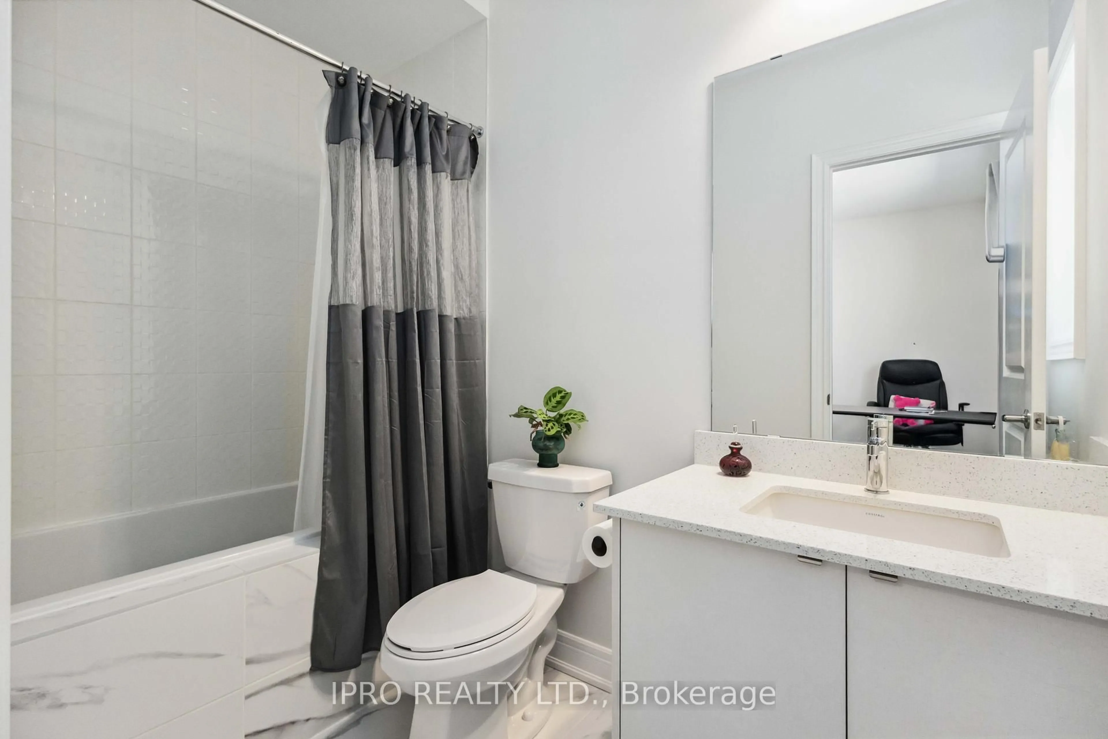 Standard bathroom, unknown for 12 Fred Lablanc Dr, Markham Ontario L6B 1R8