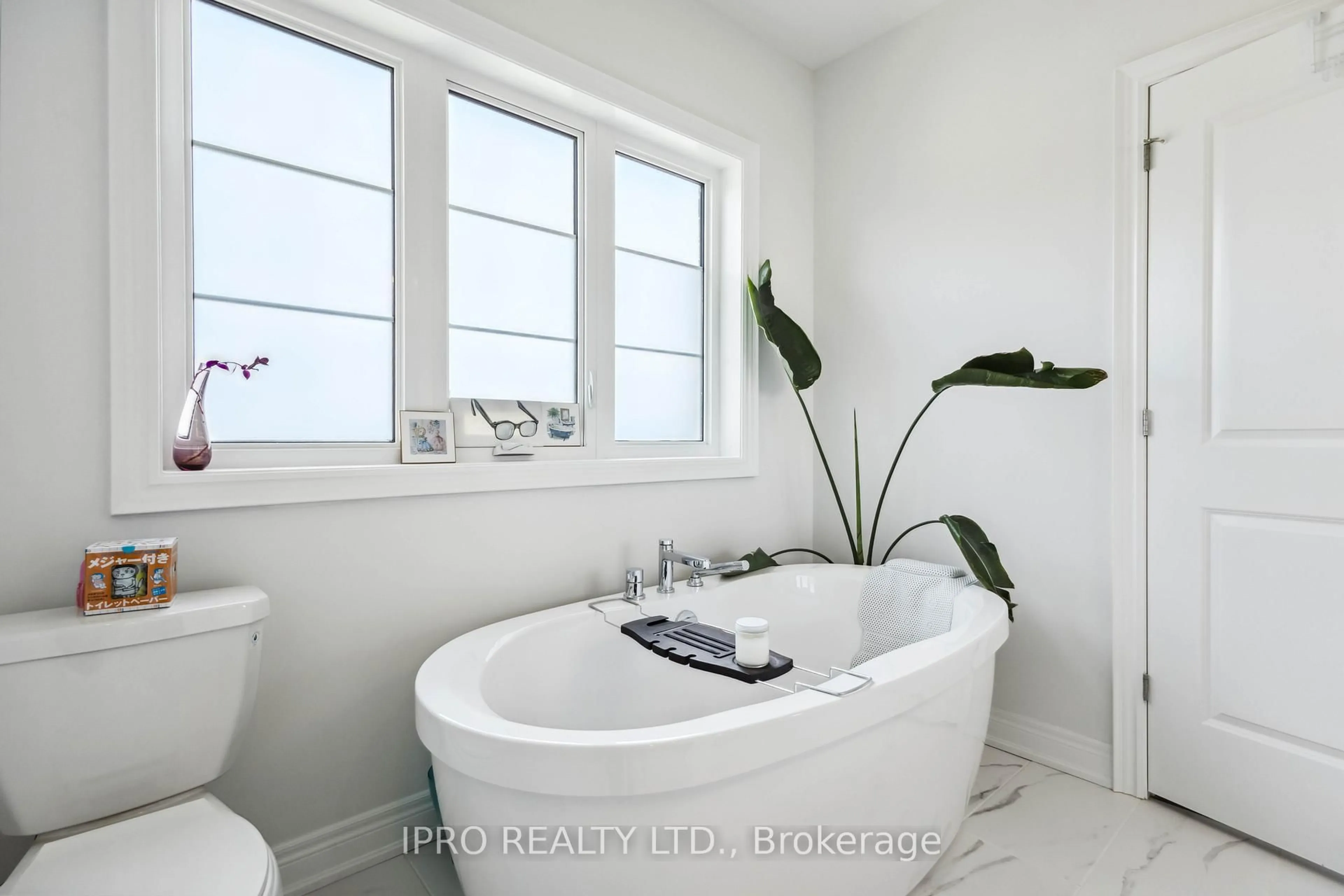Contemporary bathroom, ceramic/tile floor for 12 Fred Lablanc Dr, Markham Ontario L6B 1R8